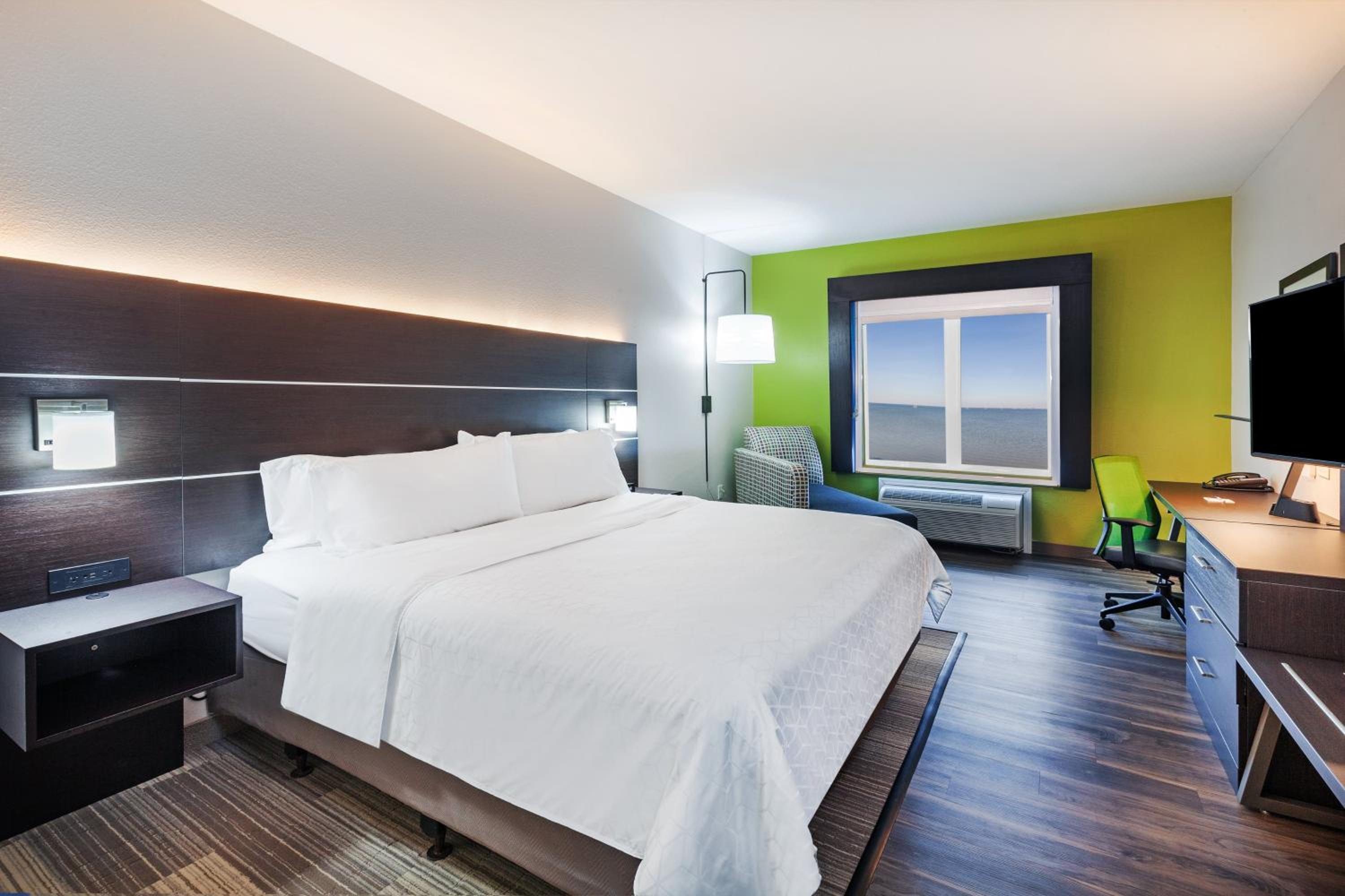 Standard King Room with Bay View