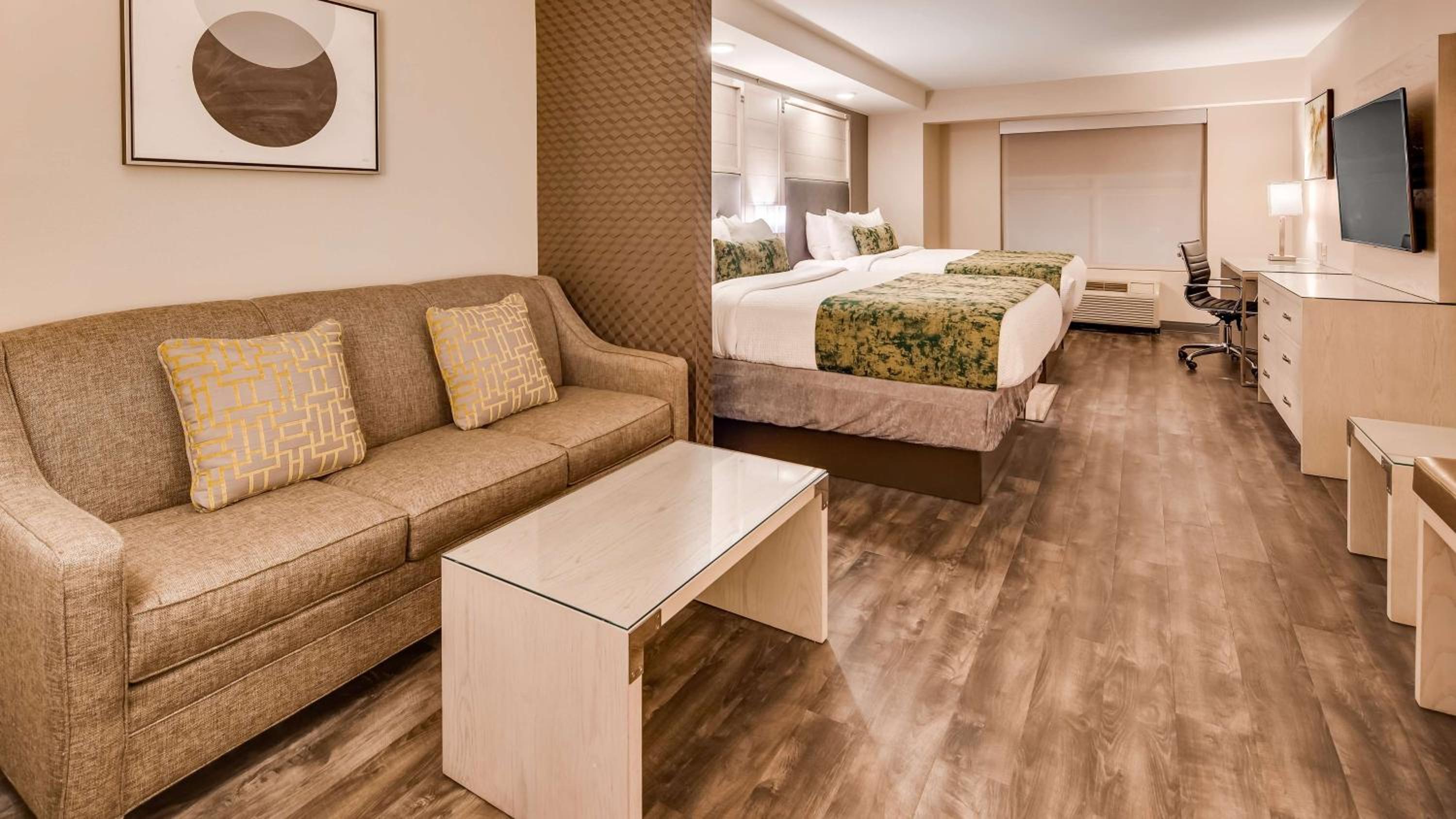 Queen Suite with Sofa Bed - Non-Smoking