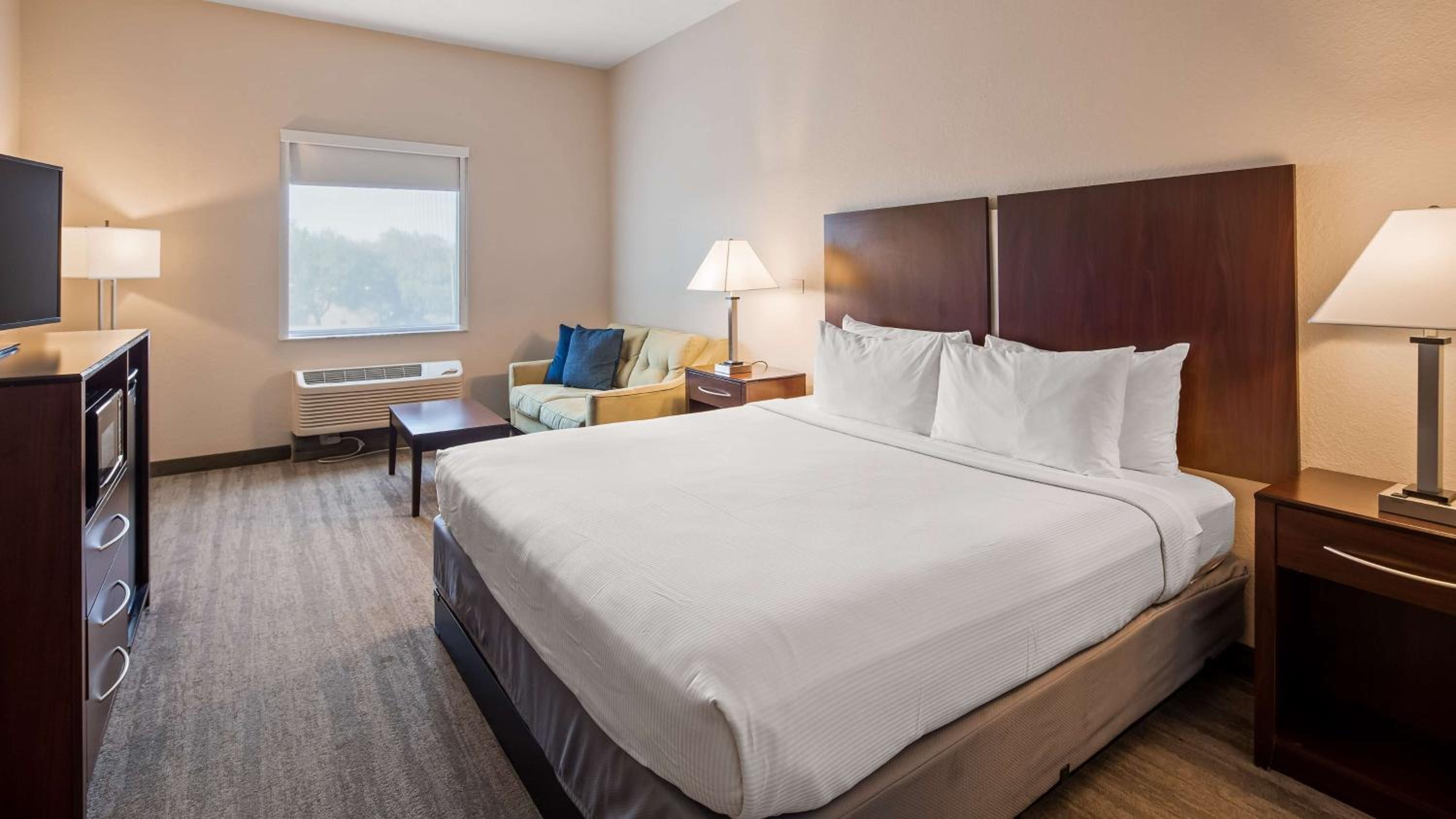 King Suite with Two Double Beds - Photo 7