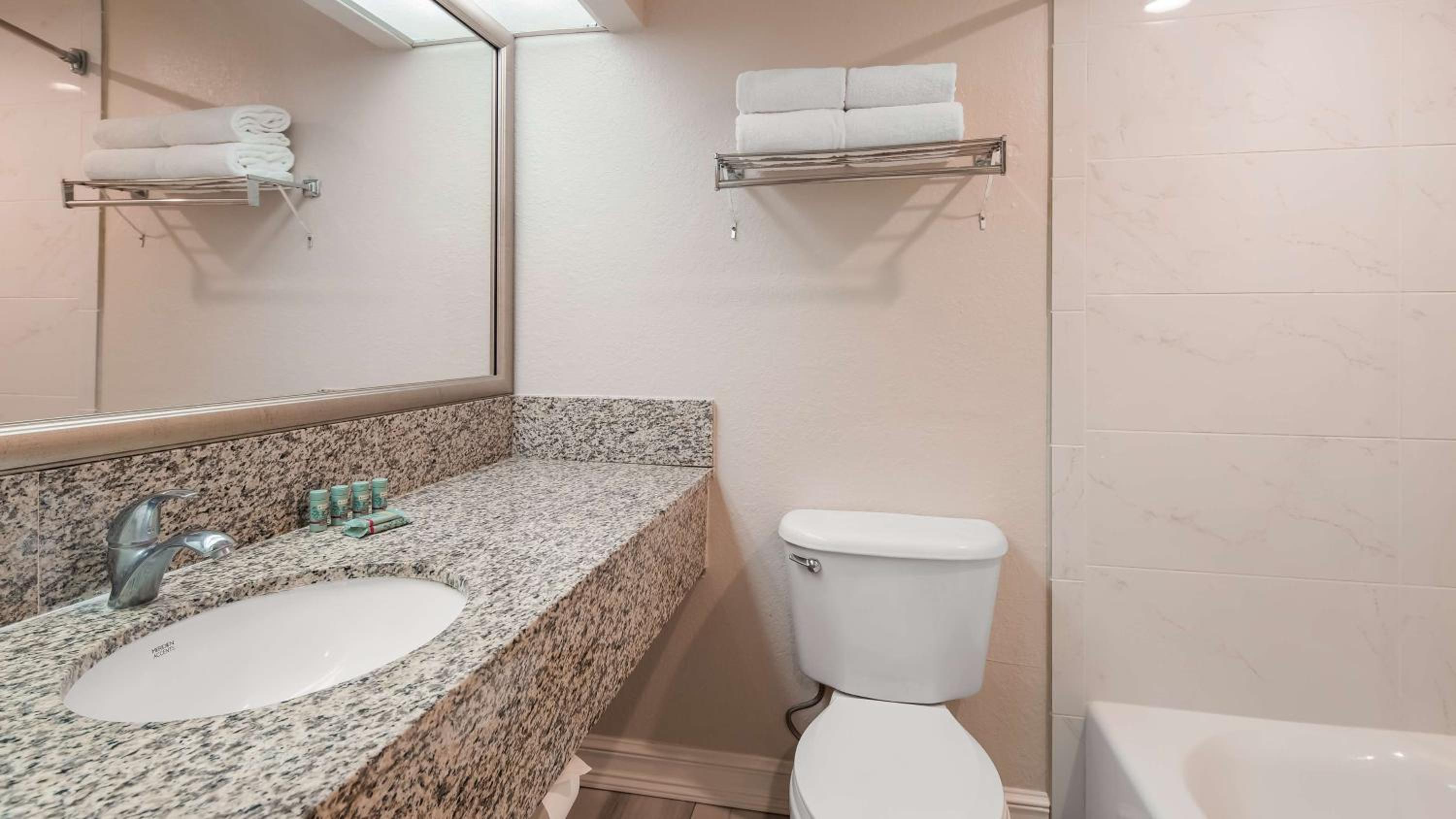King Room - Non-Smoking - Photo 2