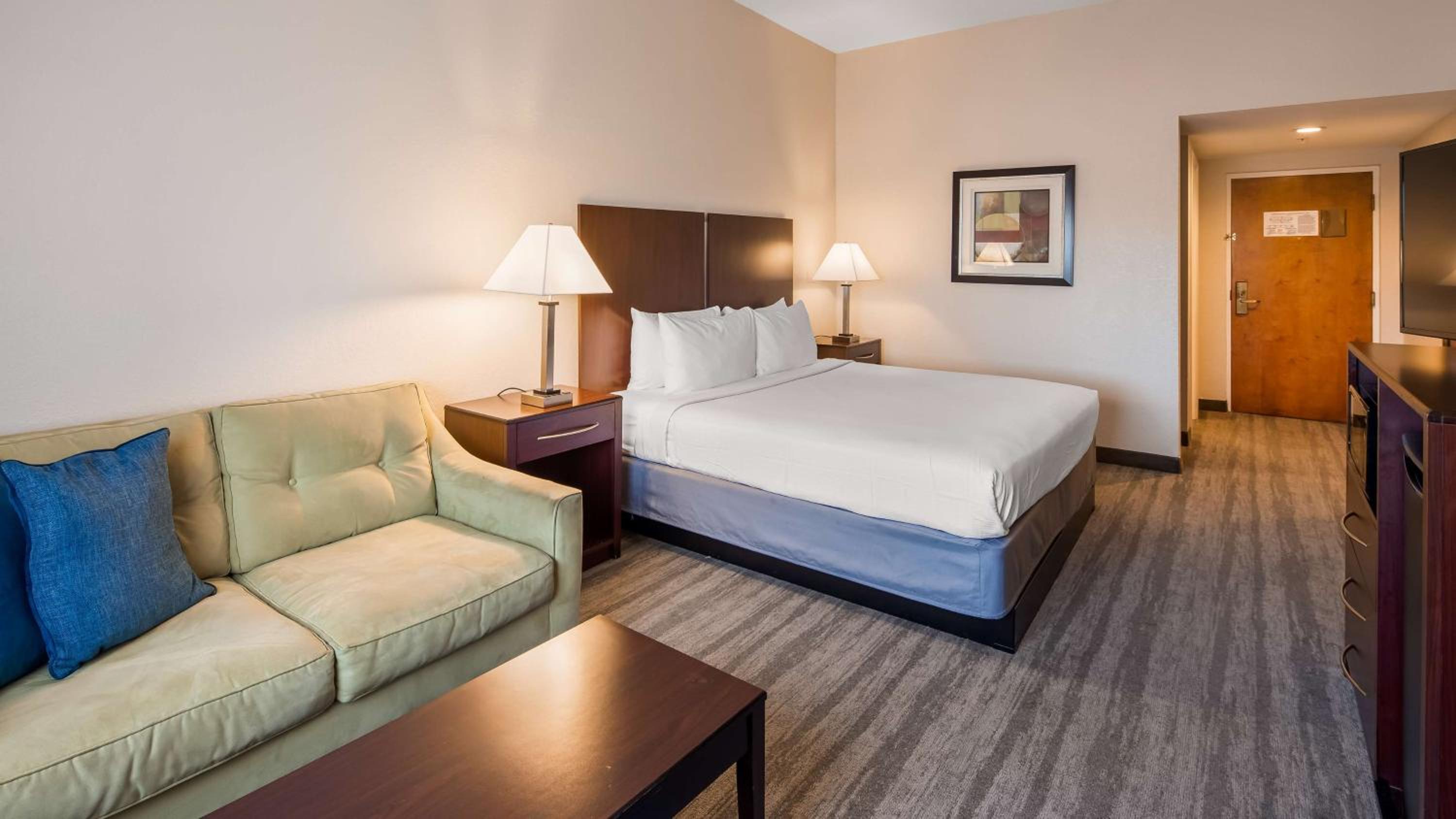 King Suite with Two Double Beds - Photo 6