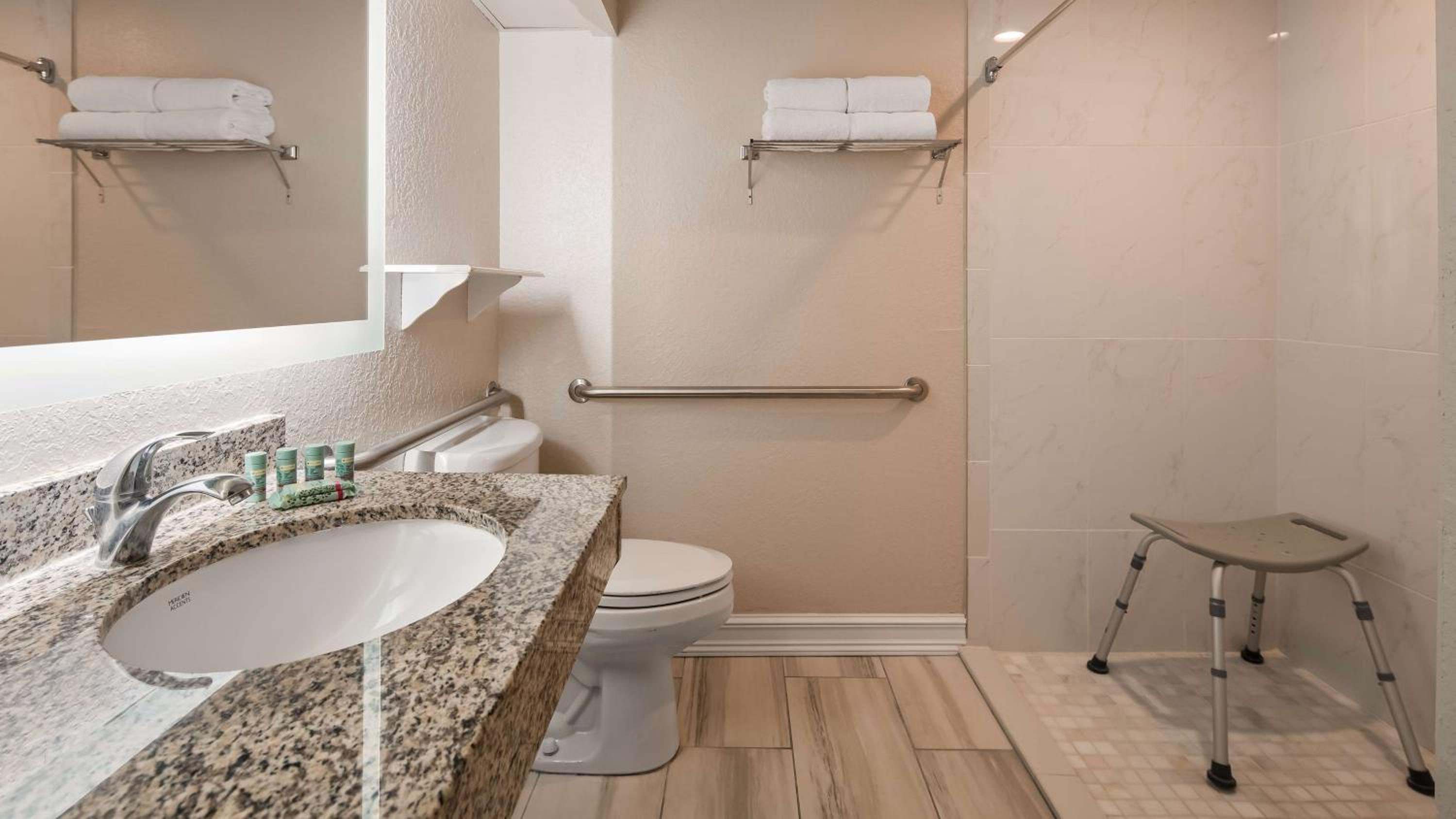 Double Room with Two Double Beds and Roll-In Shower - Disability Access - Photo 7