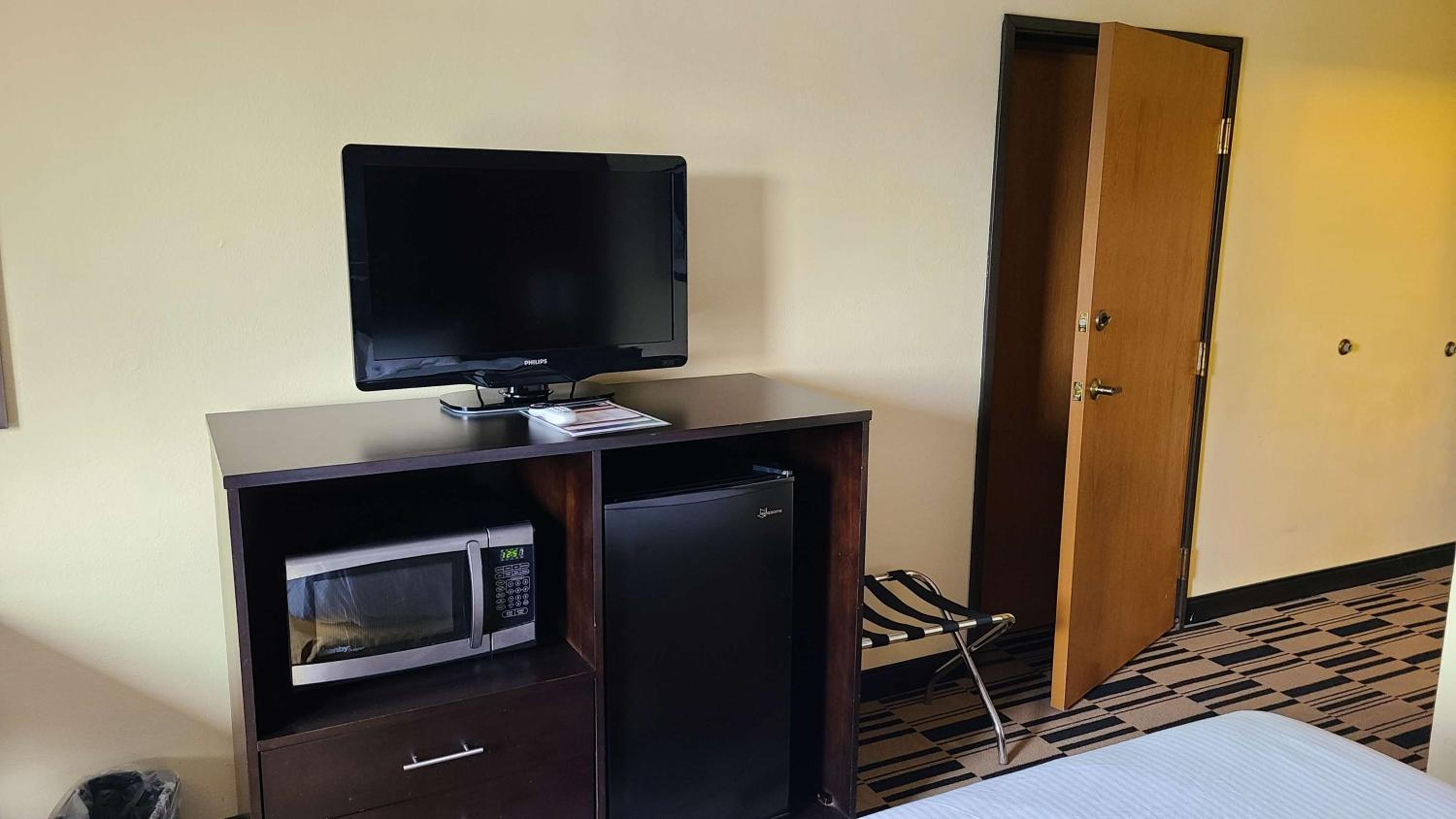 Queen Room - Disability Access/Roll-In Shower