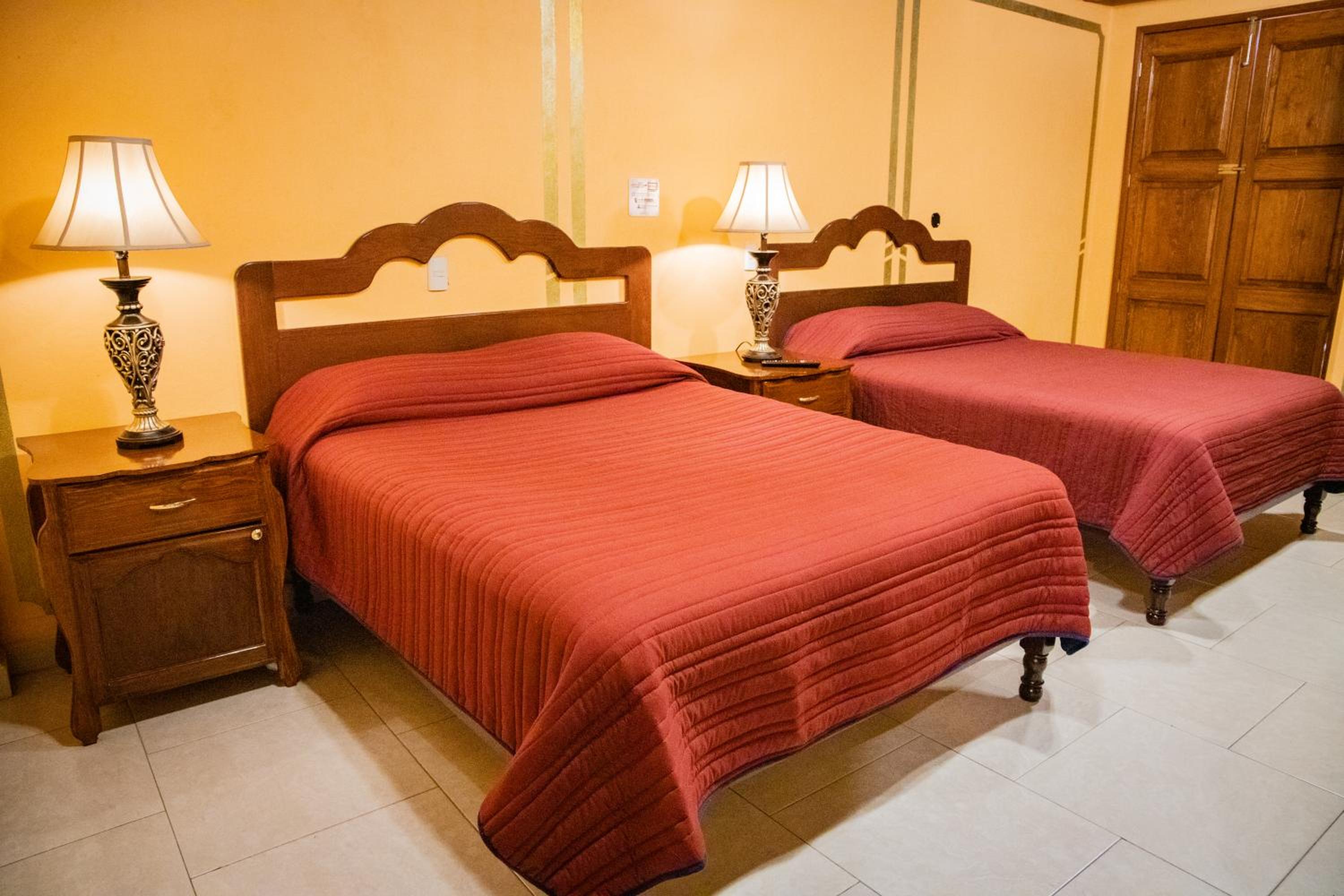Deluxe Queen Room with Two Queen Beds - Photo 4