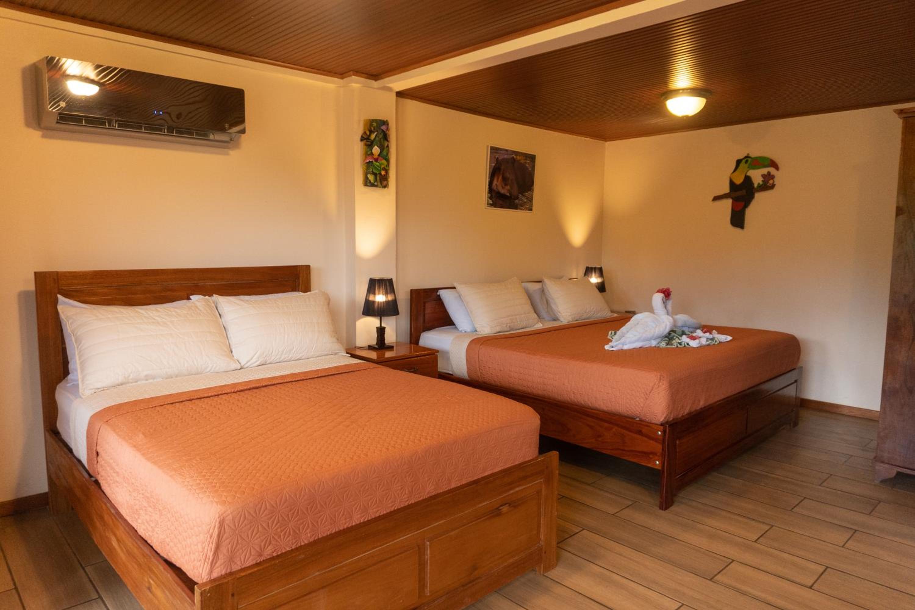 Queen Room with Two Queen Beds photo 3