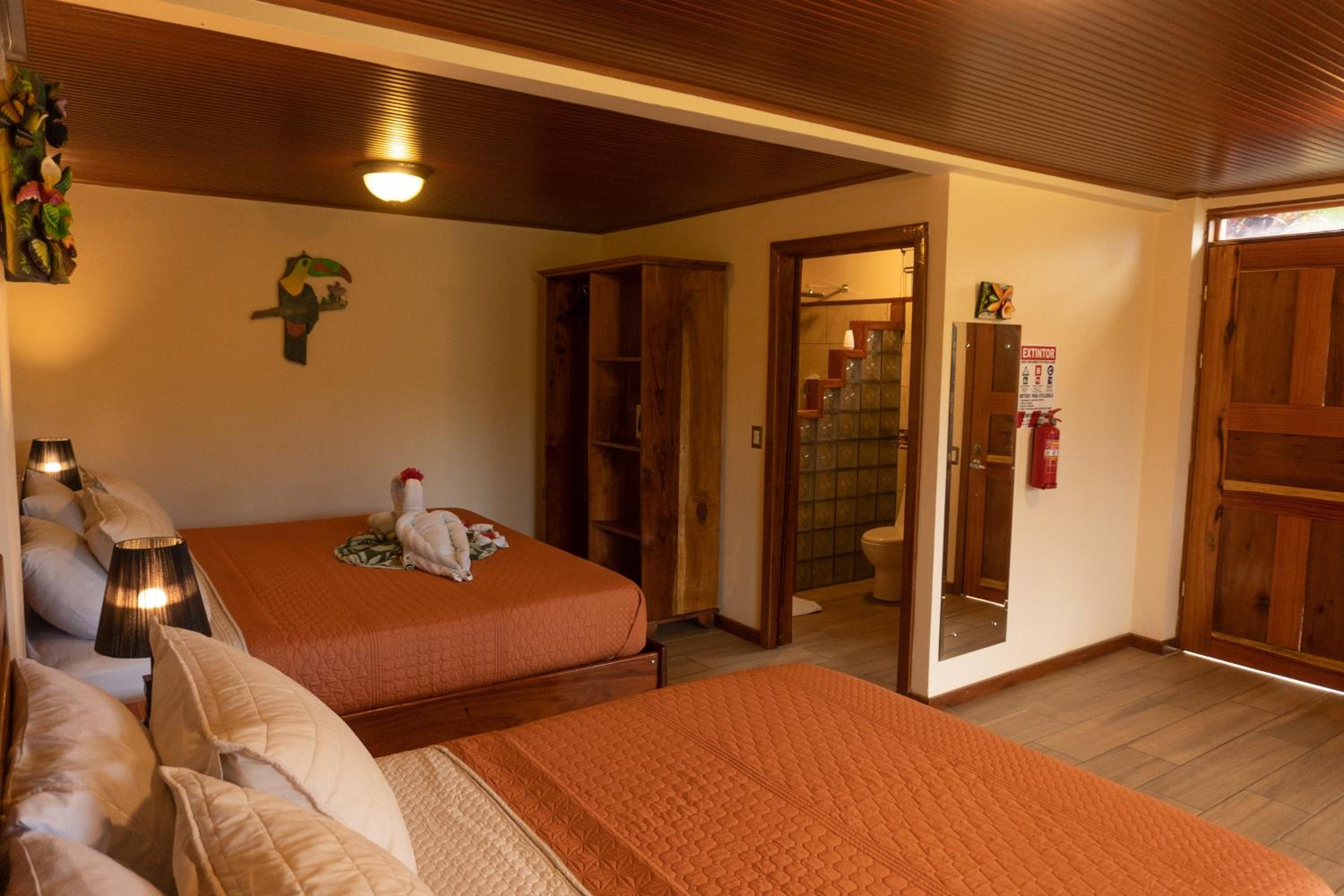 Queen Room with Two Queen Beds photo 2