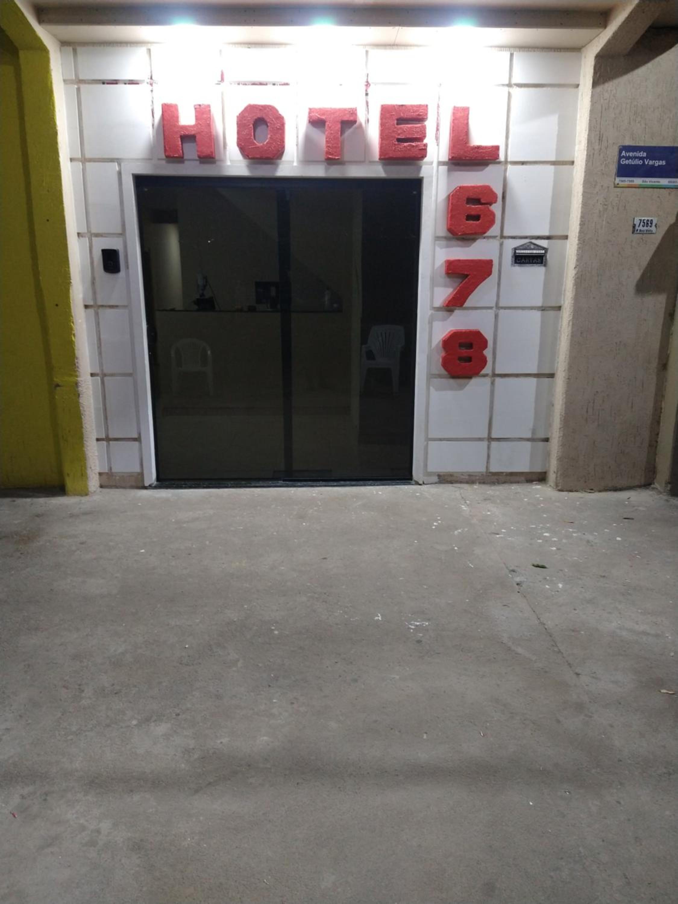 Deluxe Room (2 Adults + 1 Child) - Photo 2