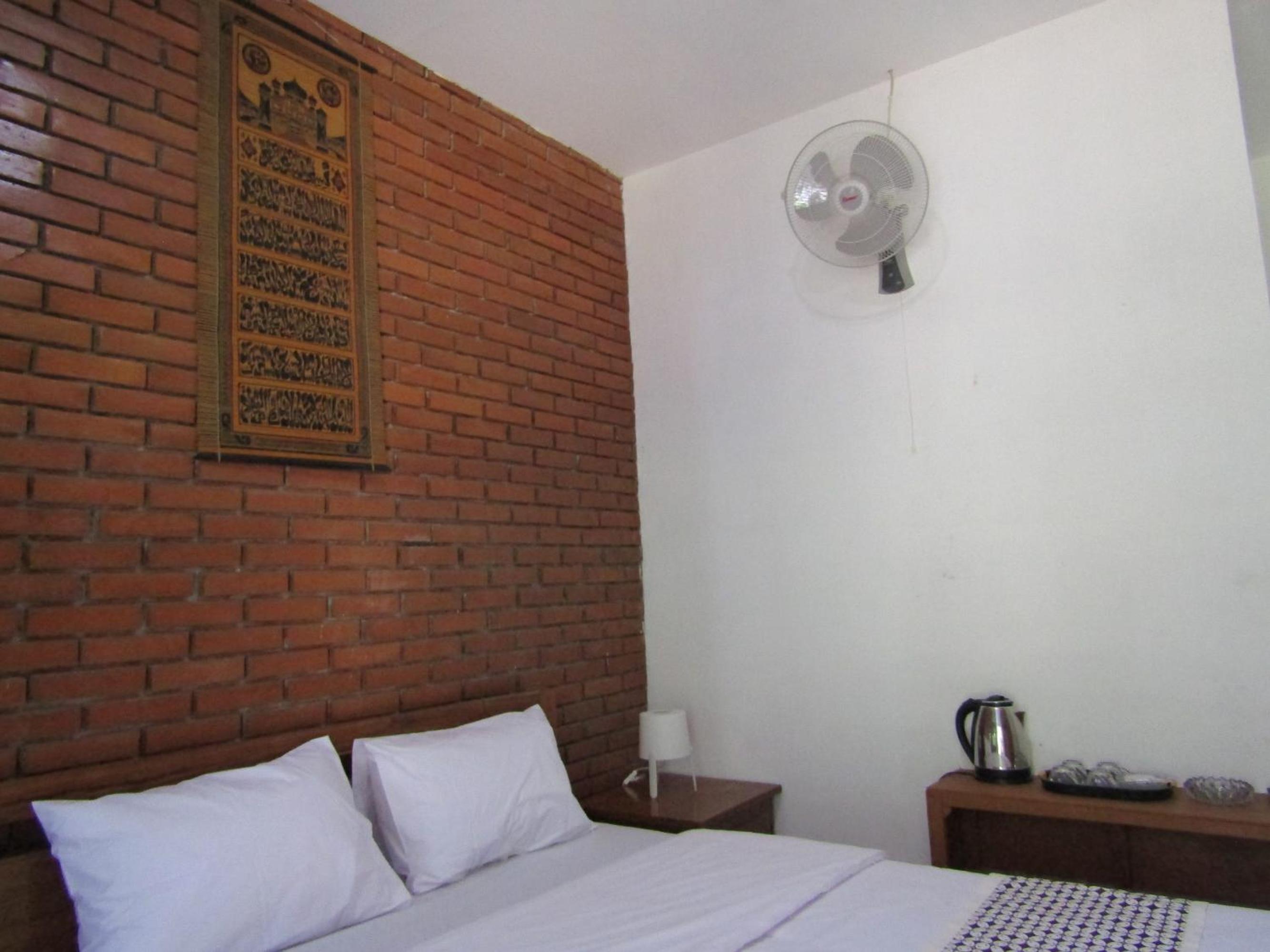 Standard Double Room with Fan - Photo 12