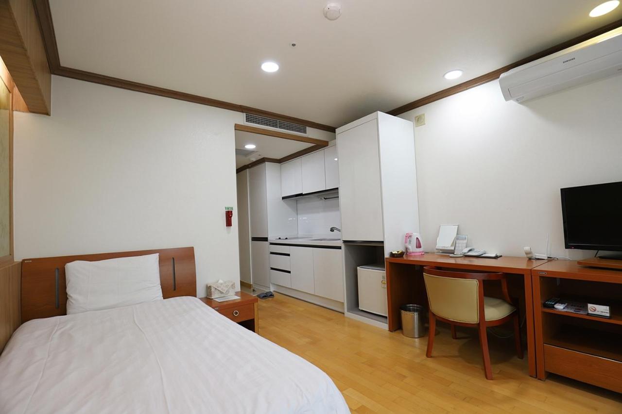 Standard Single Room - Photo 2