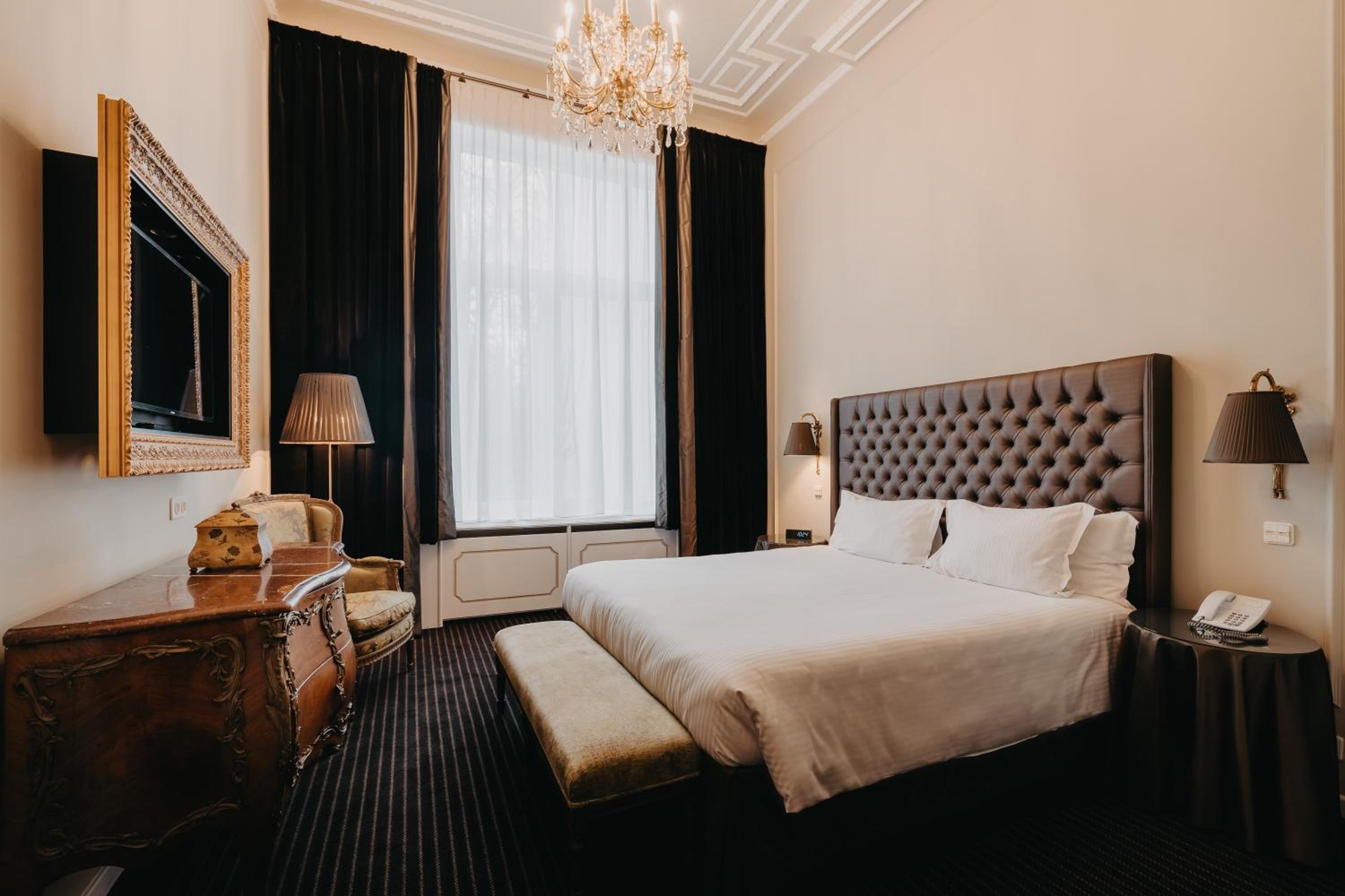 Deluxe Double or Twin Room - Photo 11