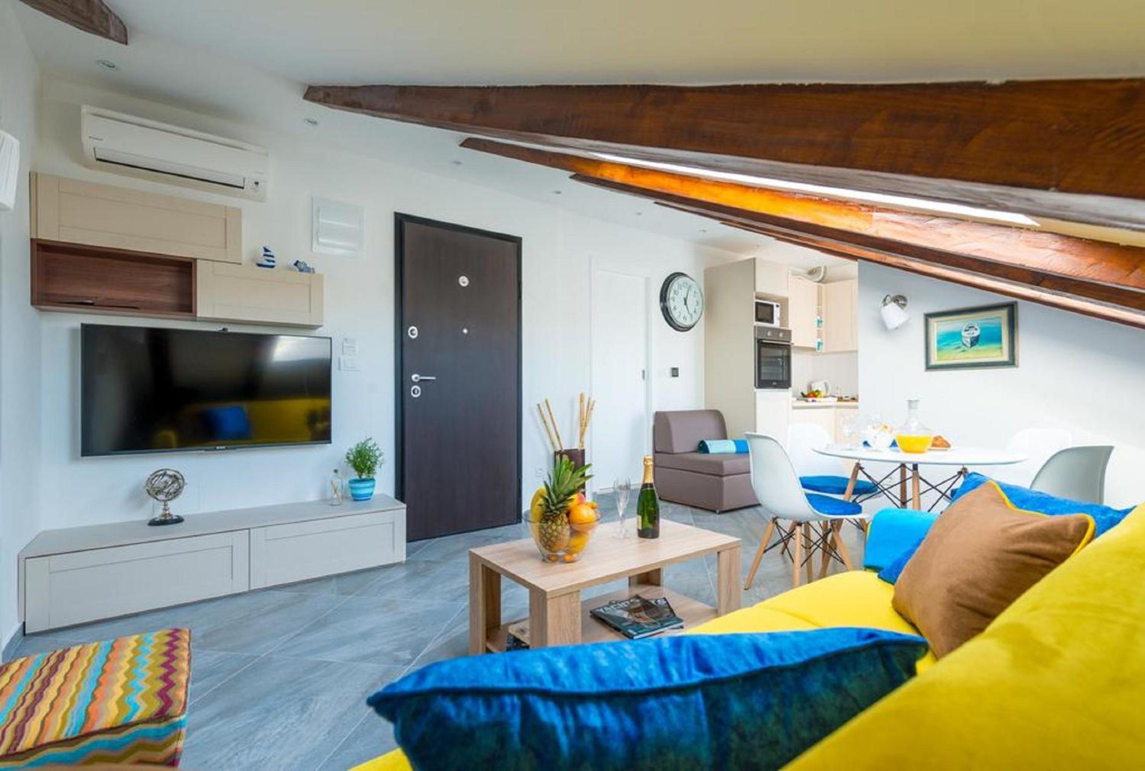 Premium One Bedroom Apartment with Balcony  photo 1