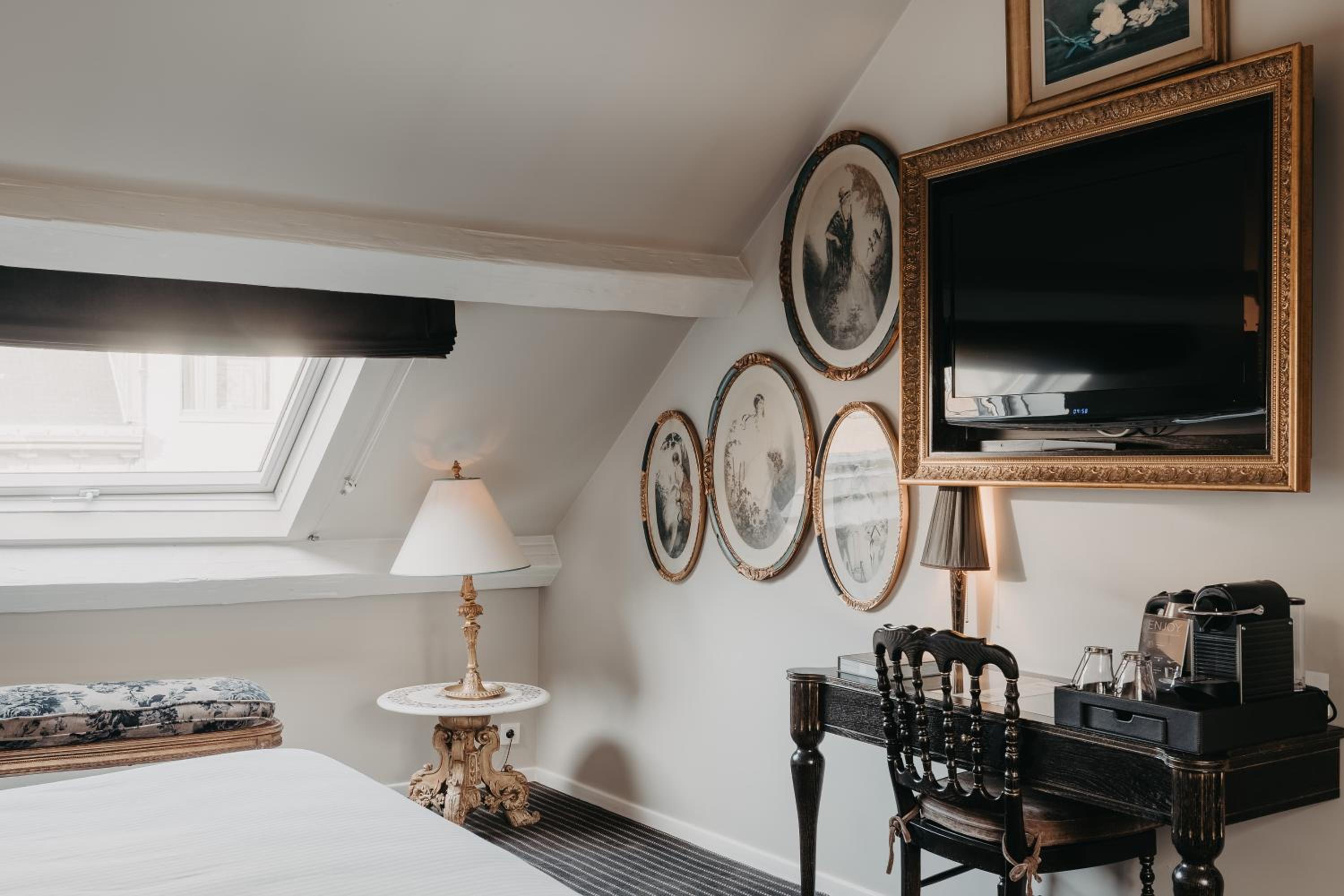 Deluxe Double or Twin Room - Photo 6