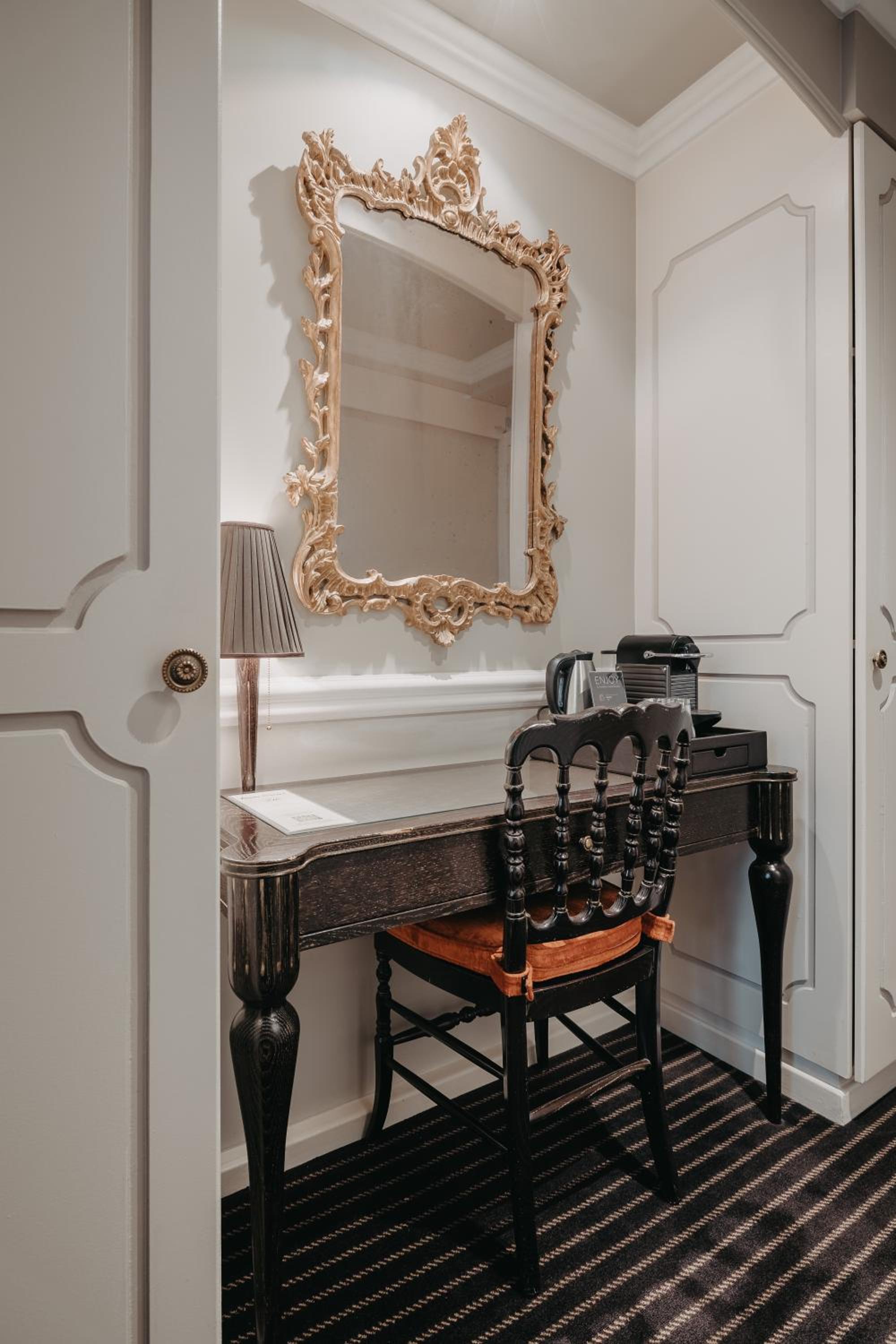 Deluxe Double or Twin Room - Photo 15