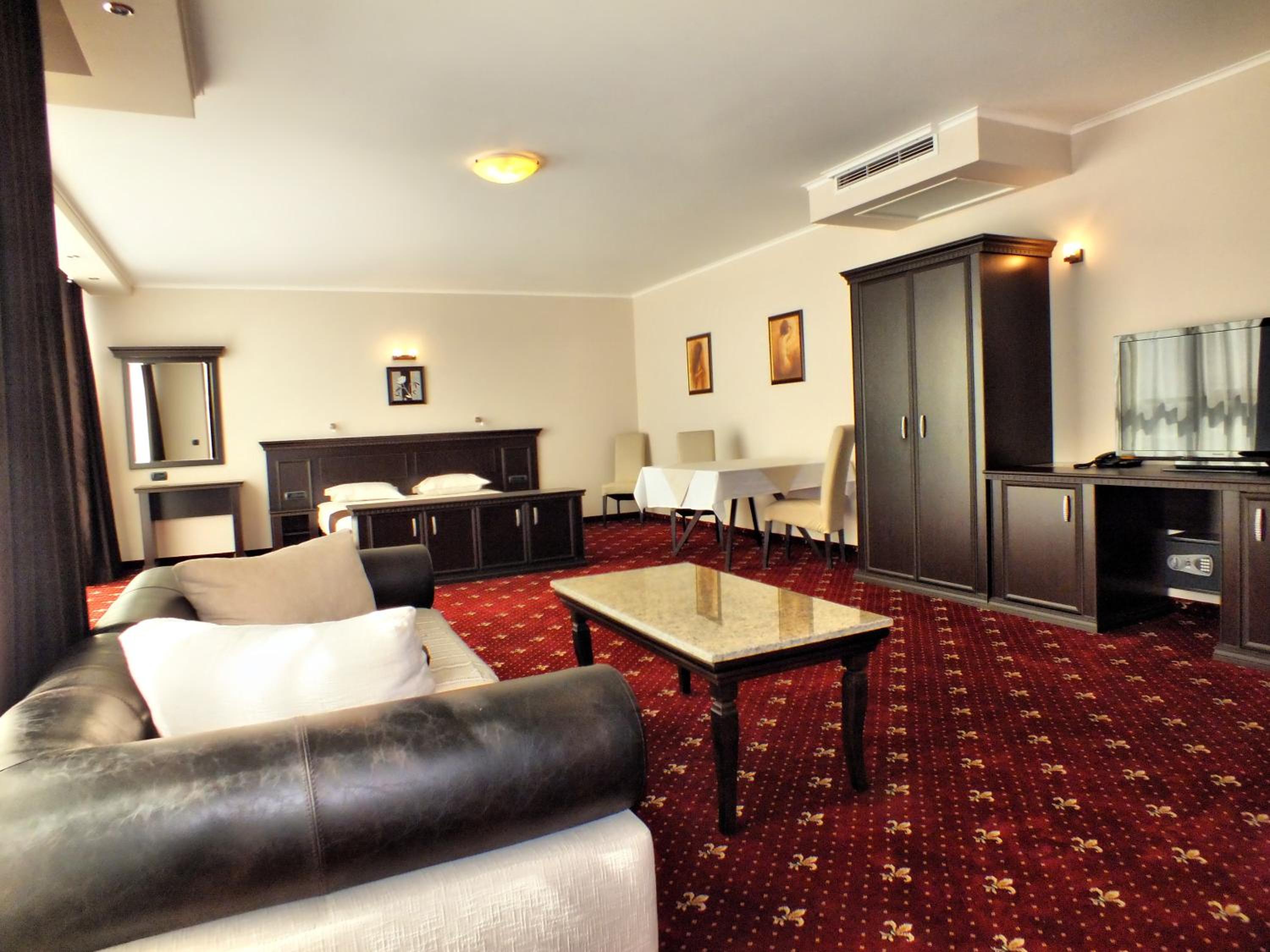 Suite with Mountain View - Photo 3
