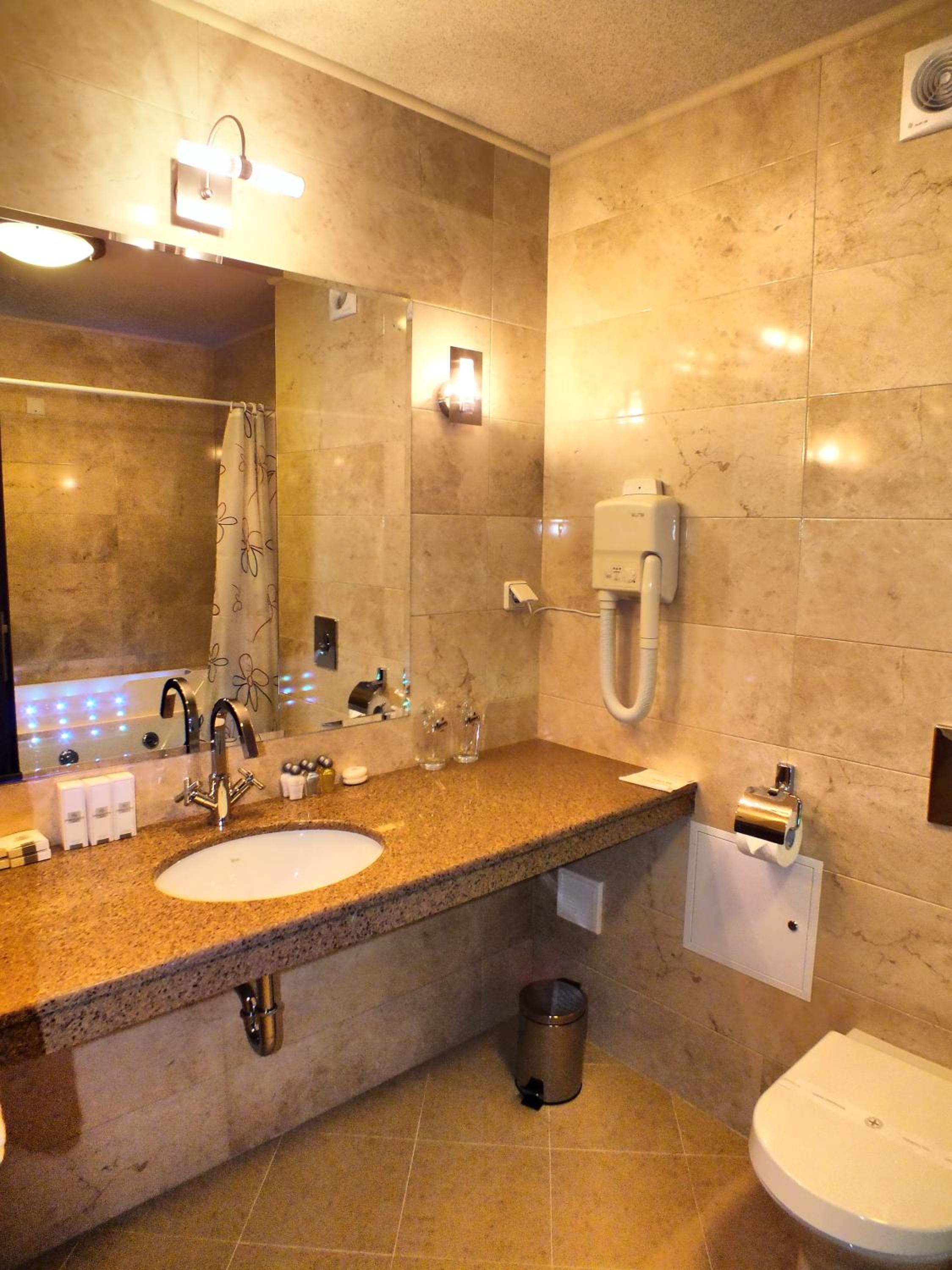 Suite with Mountain View - Photo 4
