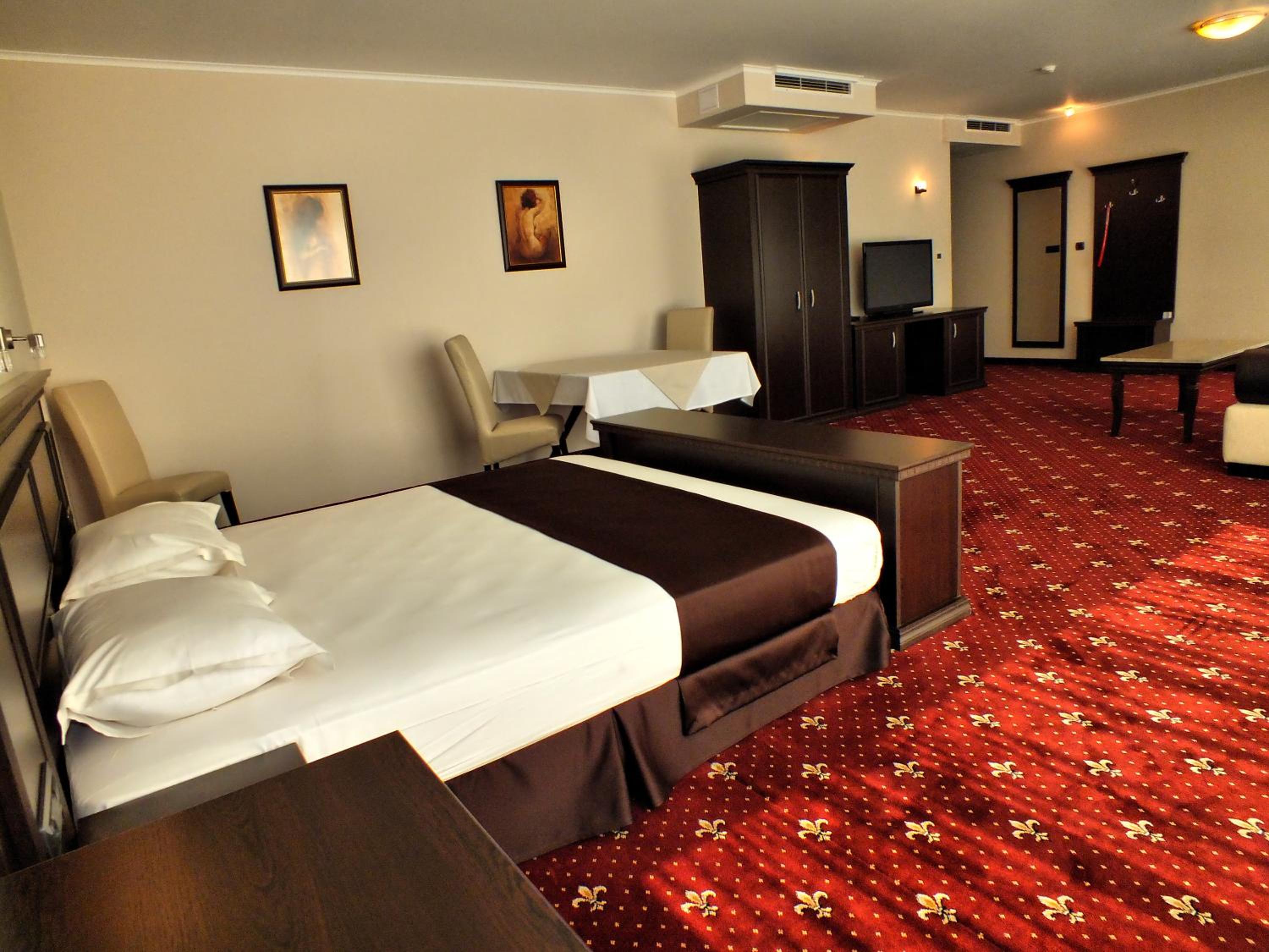 Suite with Mountain View - Photo 2