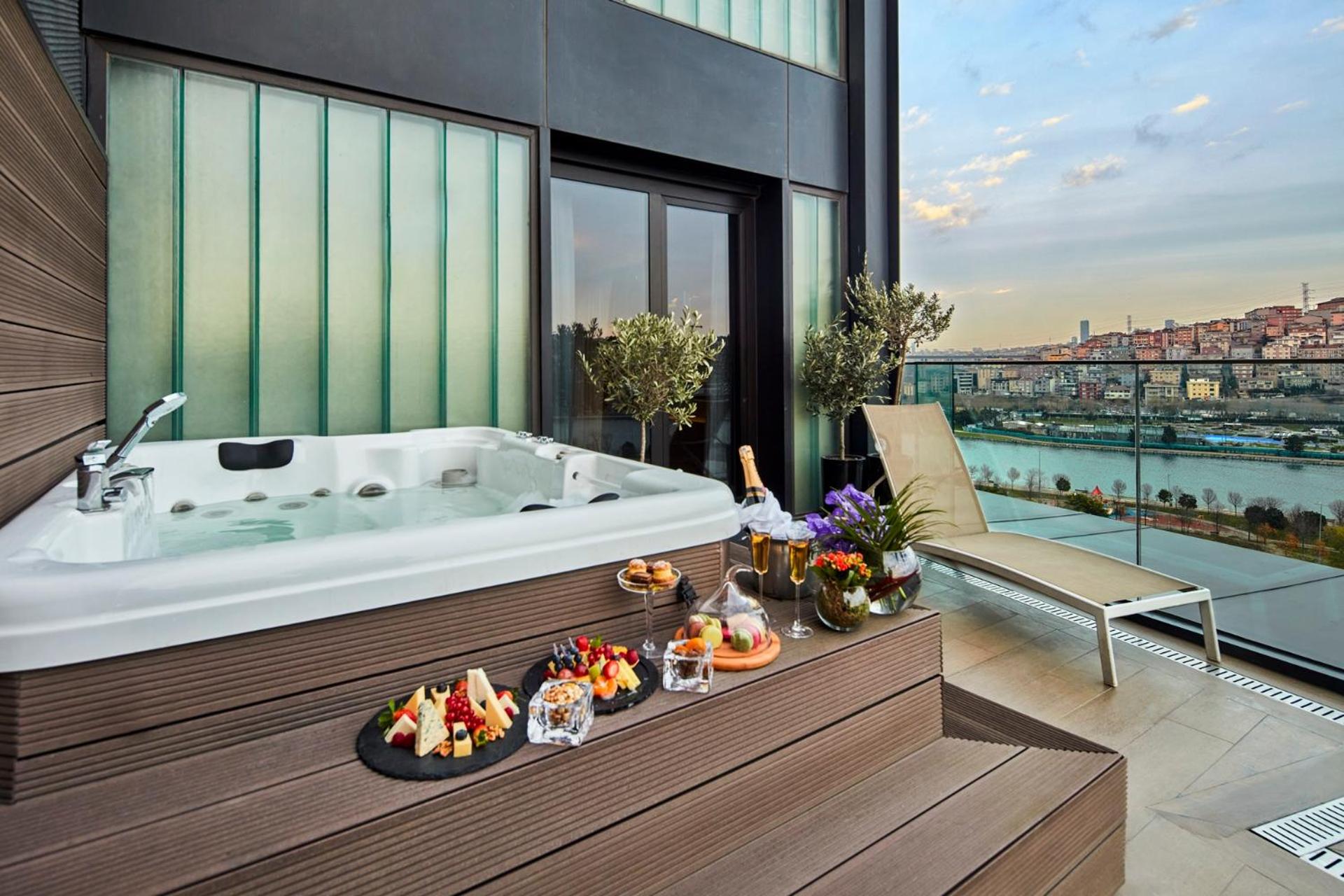 Golden Horn Suite King photo 2