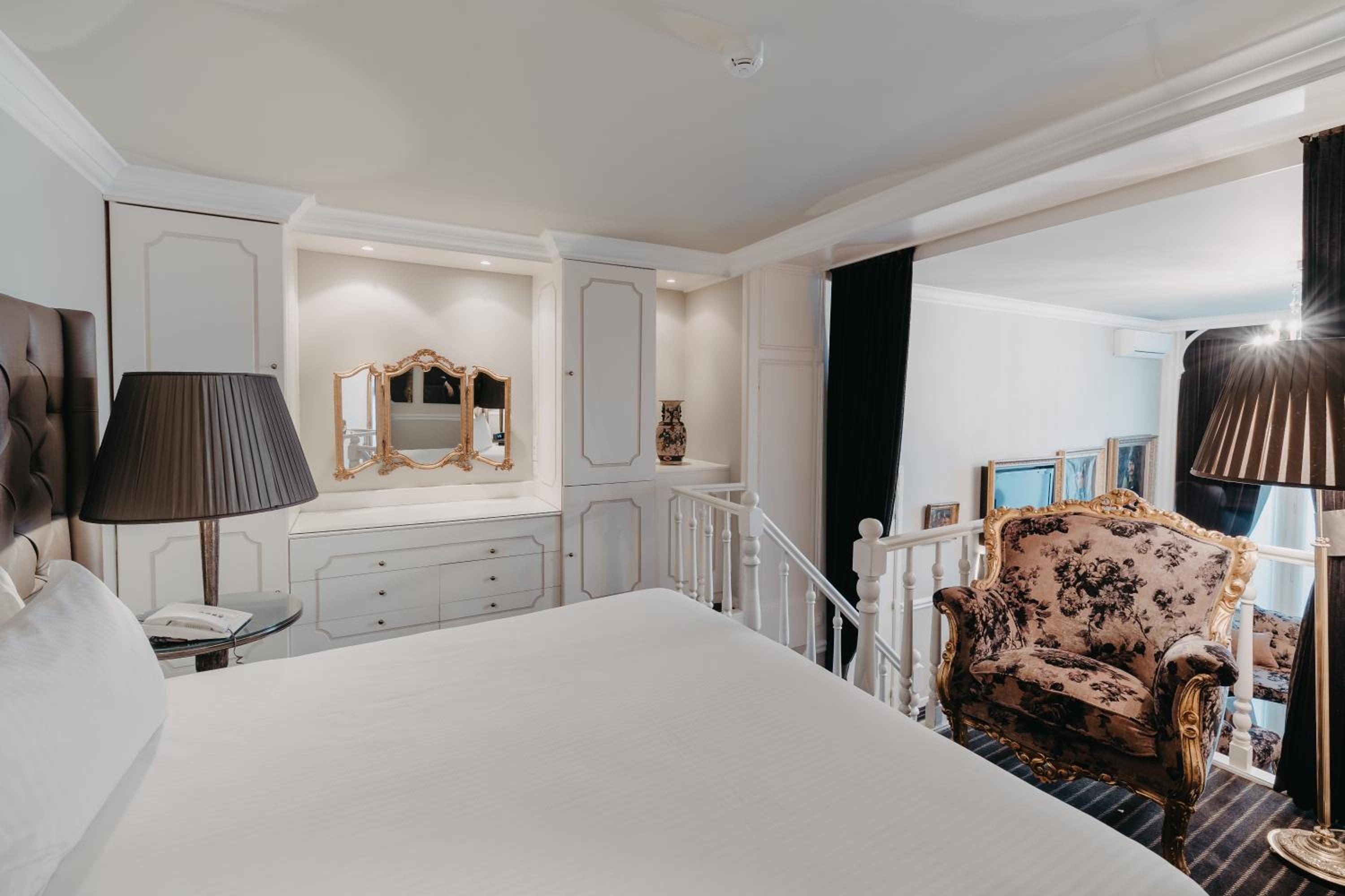 Suite - Photo 23