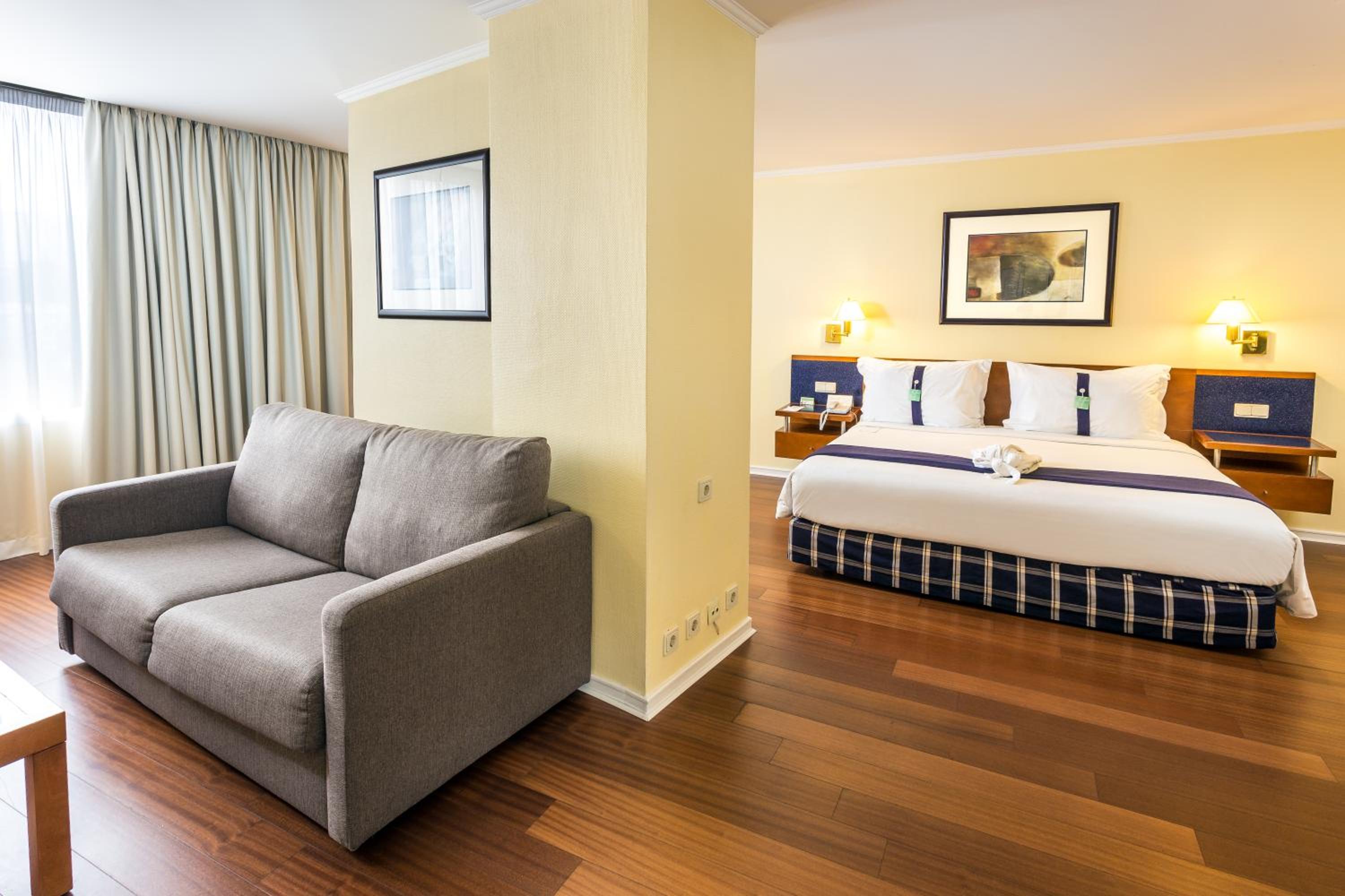King Suite - Photo 16