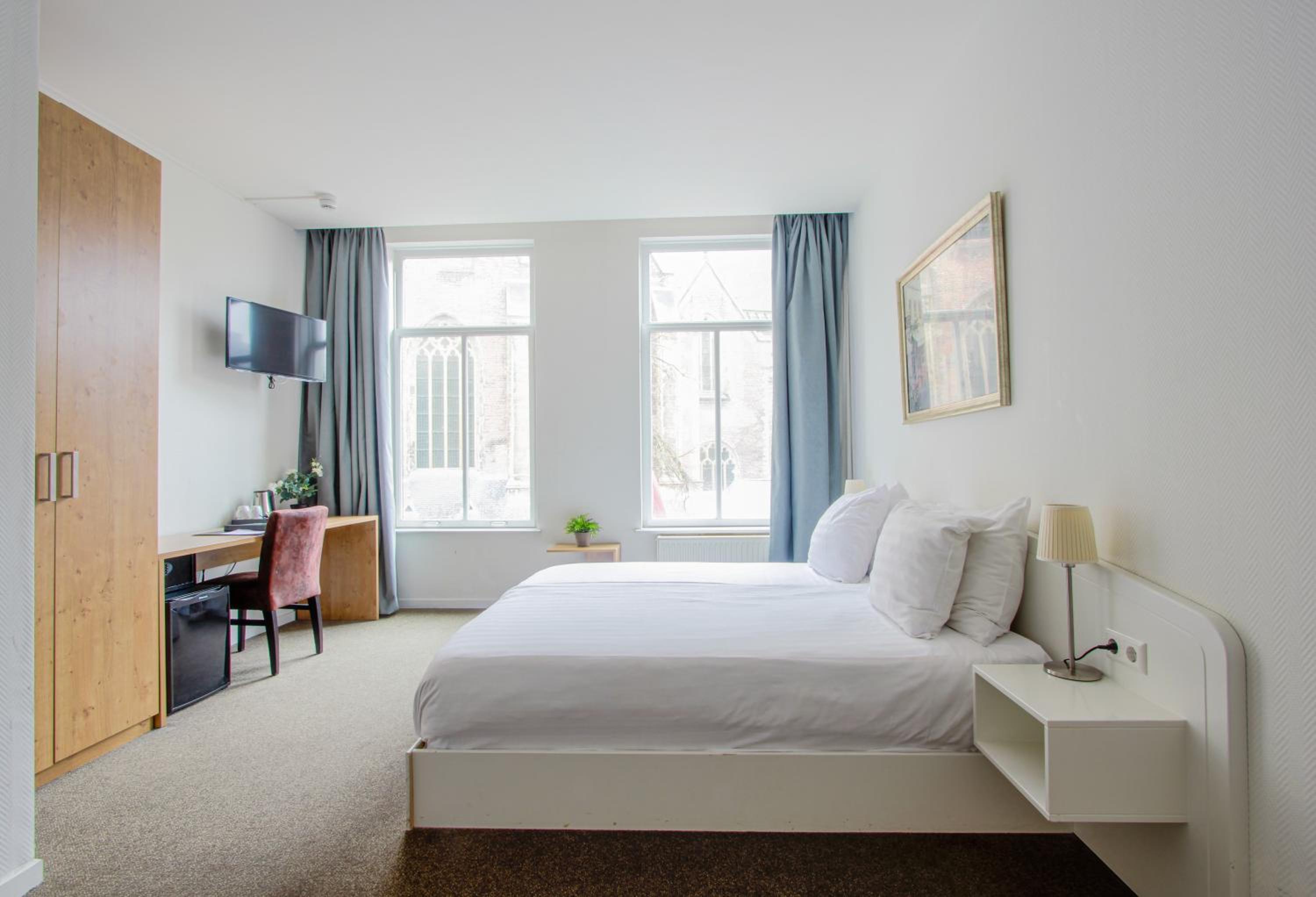 Classic Room with Church View  - Photo 3