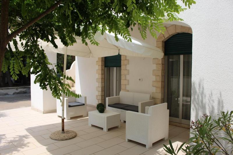Three-Bedroom House - Photo 3