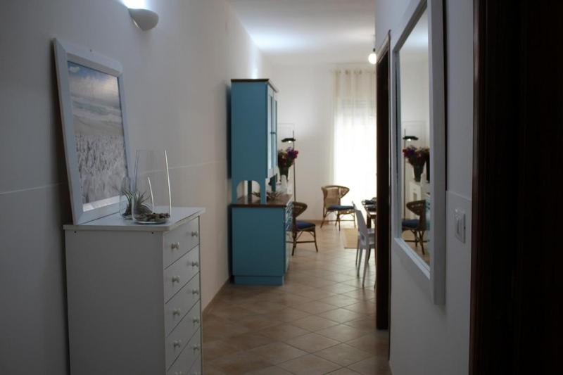 Three-Bedroom House - Photo 2