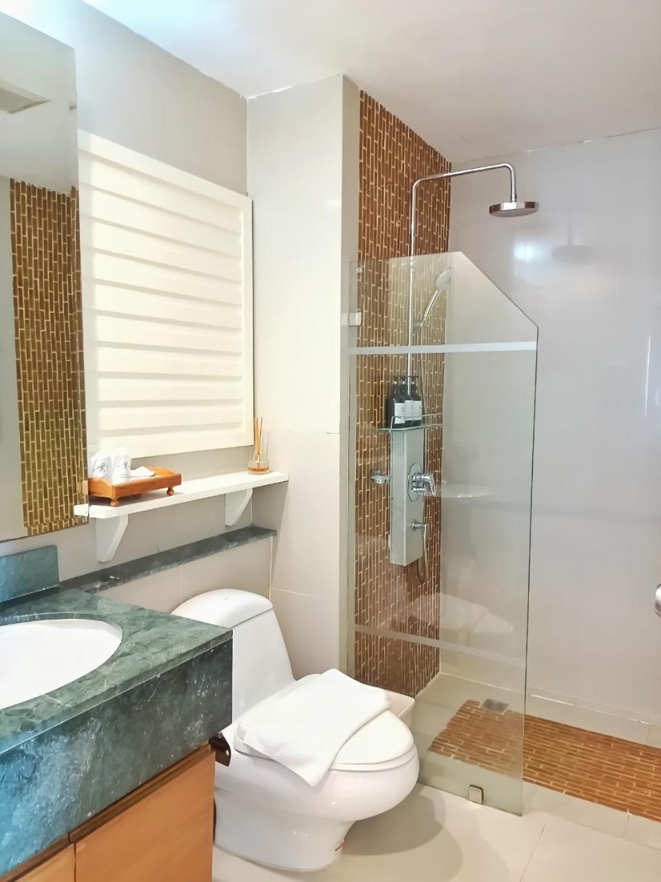 One Bedroom Family Suite  - Photo 3