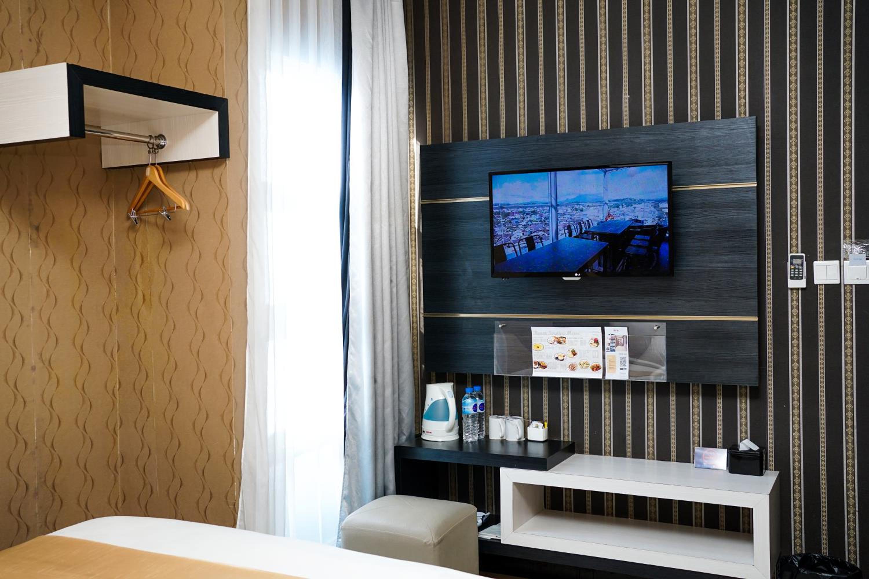 Deluxe Twin Room photo 2