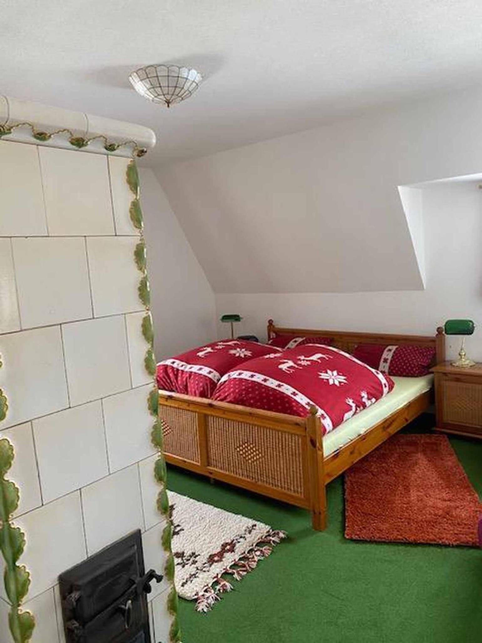 Five-Bedroom House photo 1