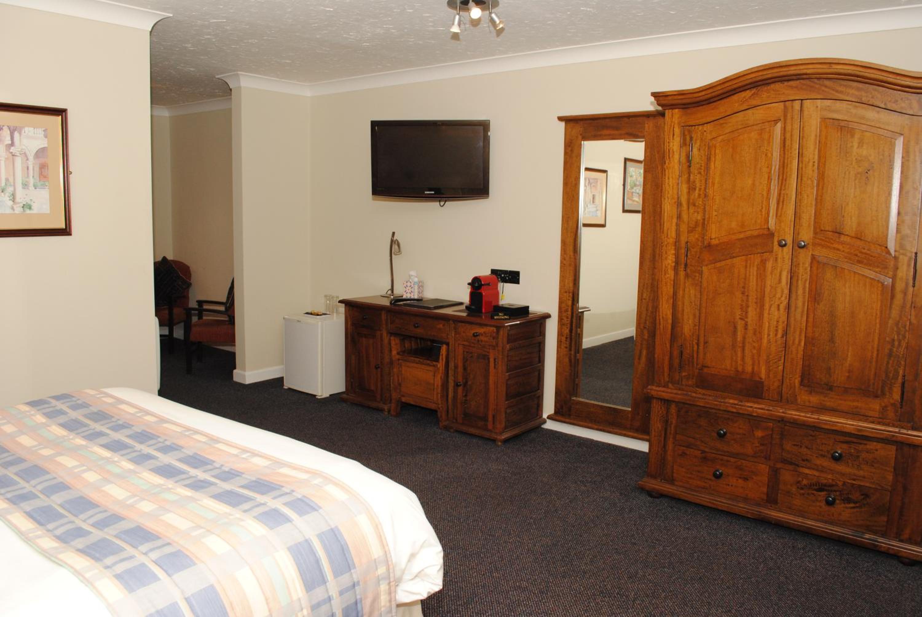 Executive Suite - Photo 1