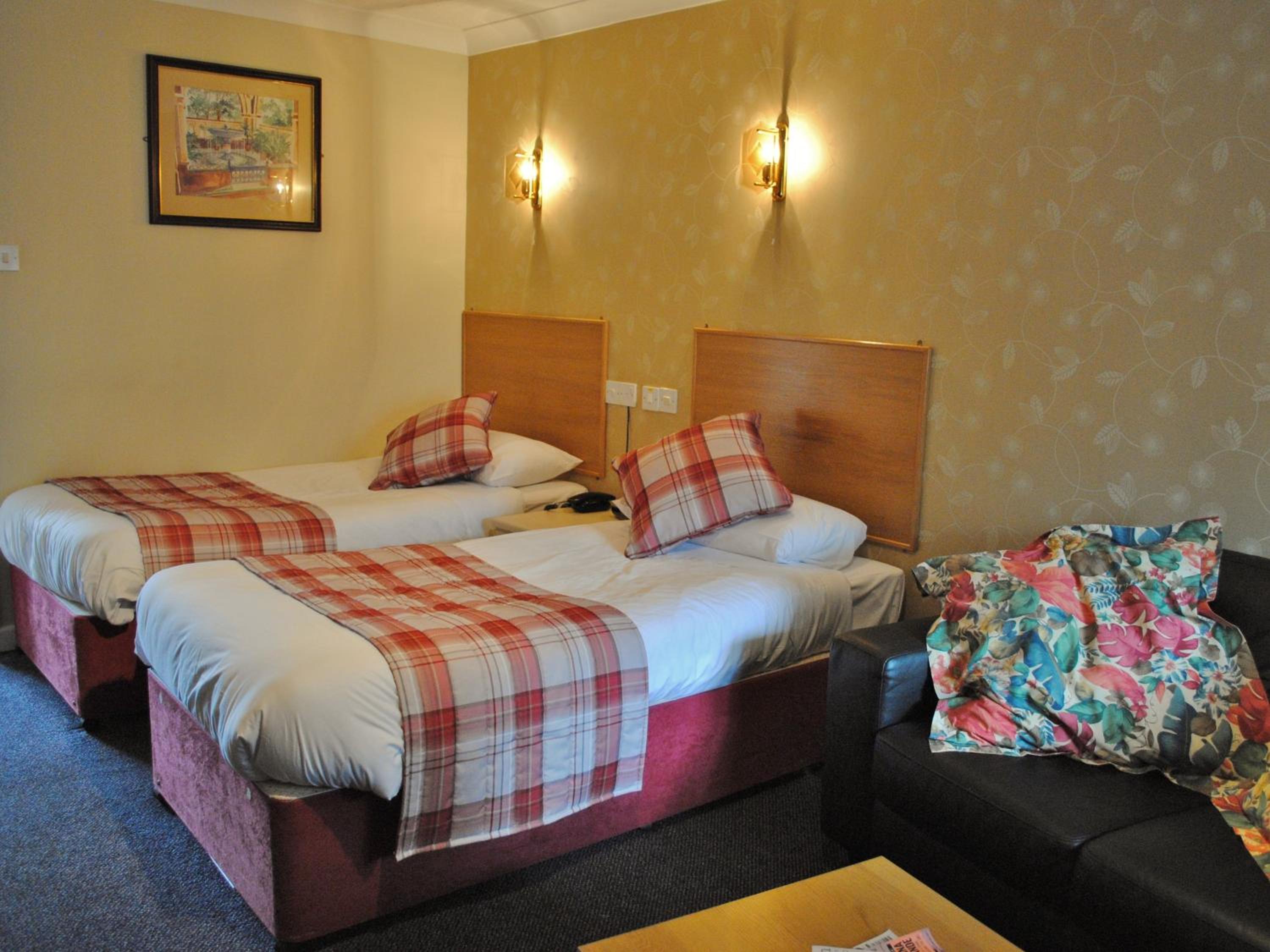 Standard Twin Room - Photo 2