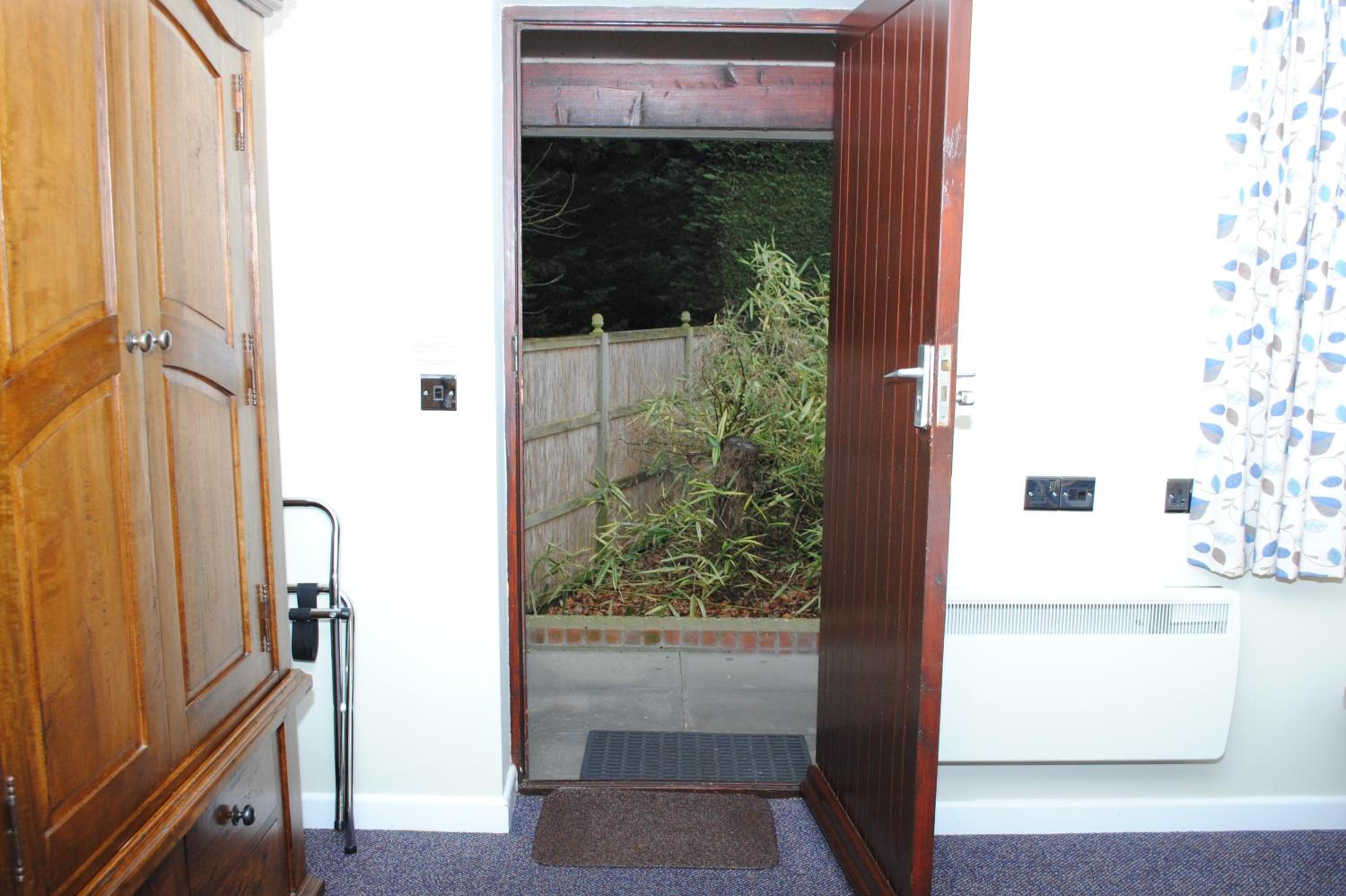 Executive Suite - Photo 5