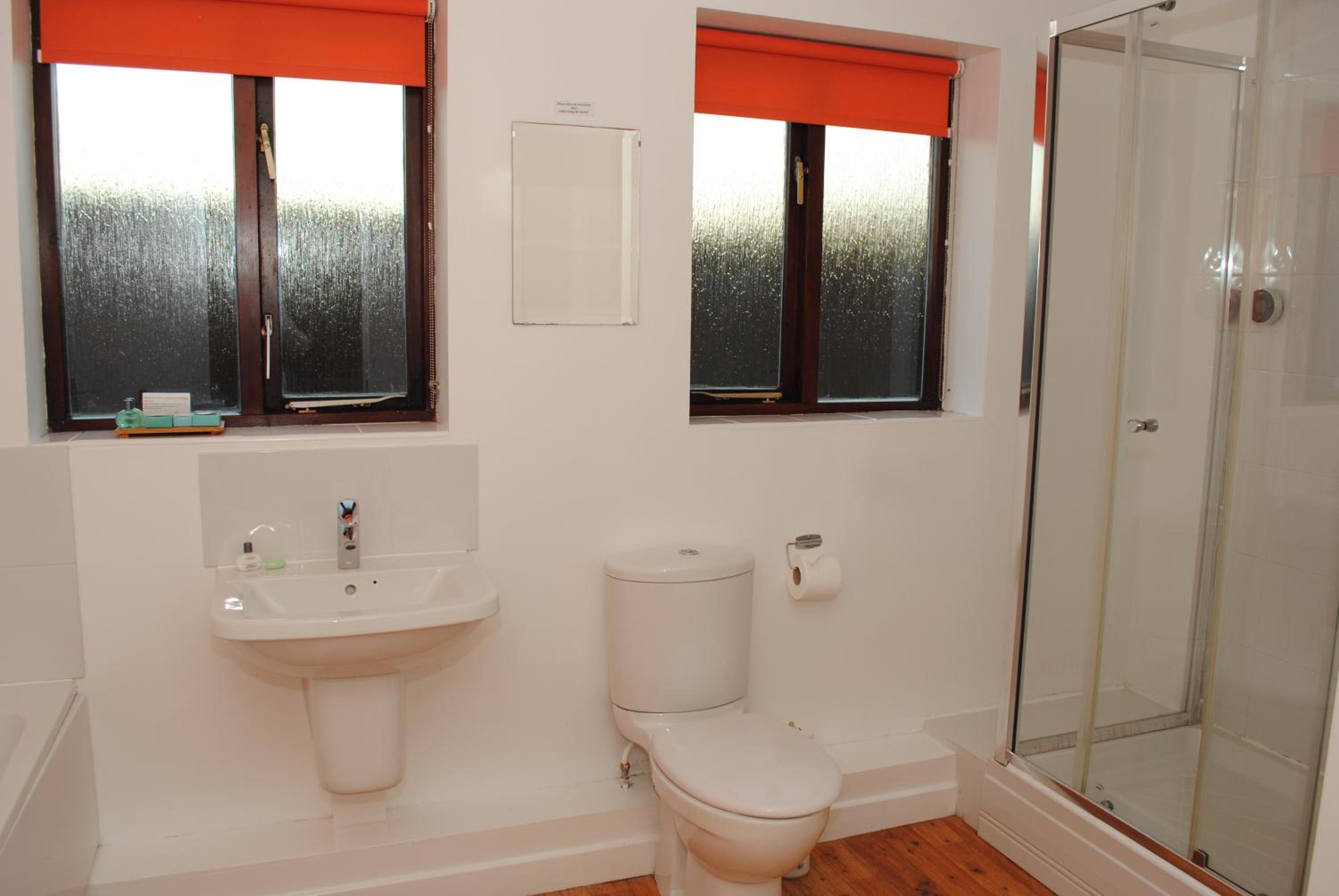 Standard Twin Room - Photo 4