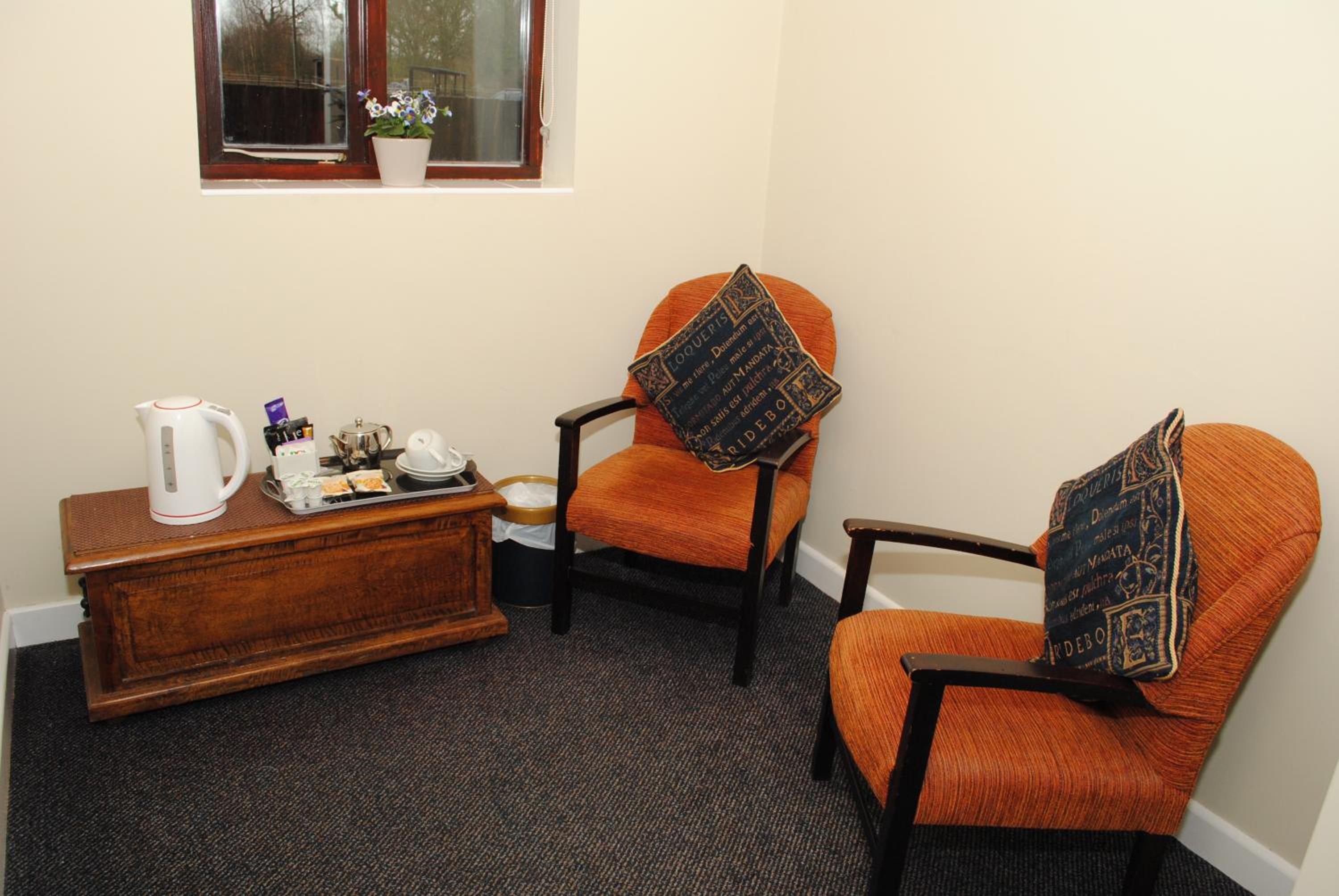 Executive Suite - Photo 2