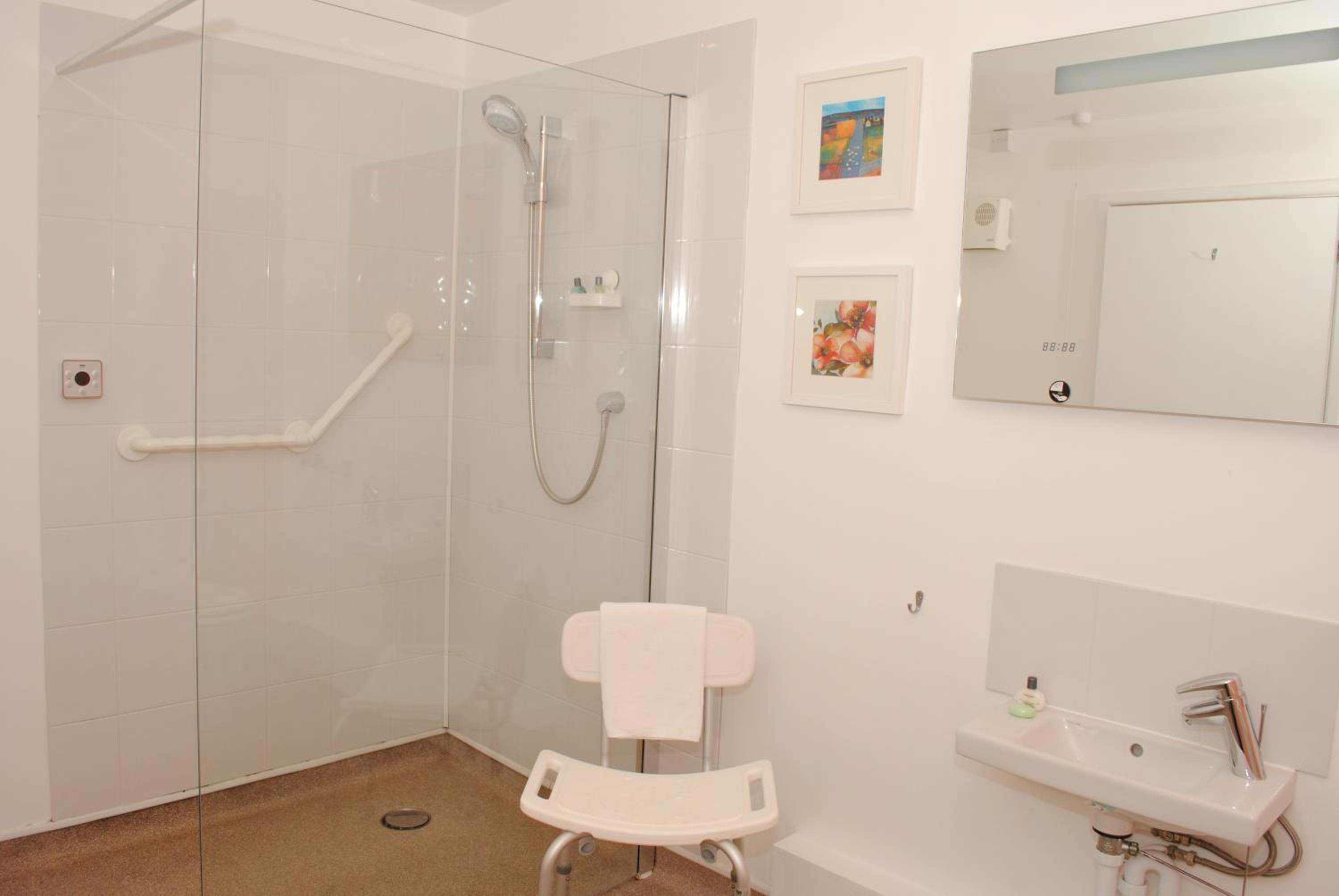 Executive Suite - Photo 7