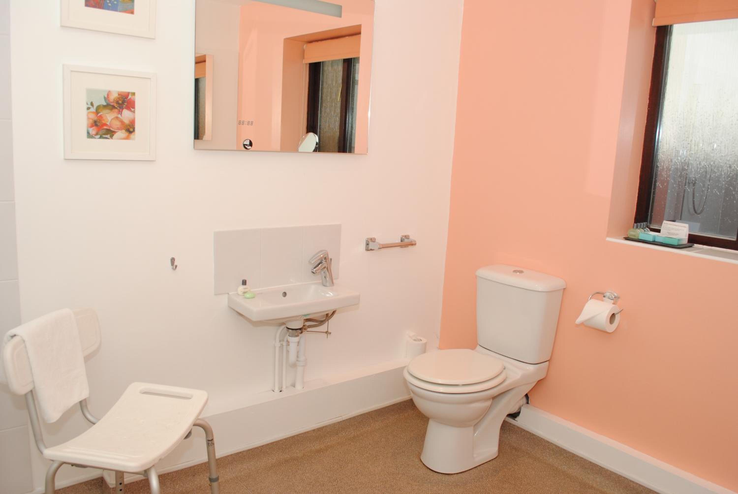 Executive Suite - Photo 8
