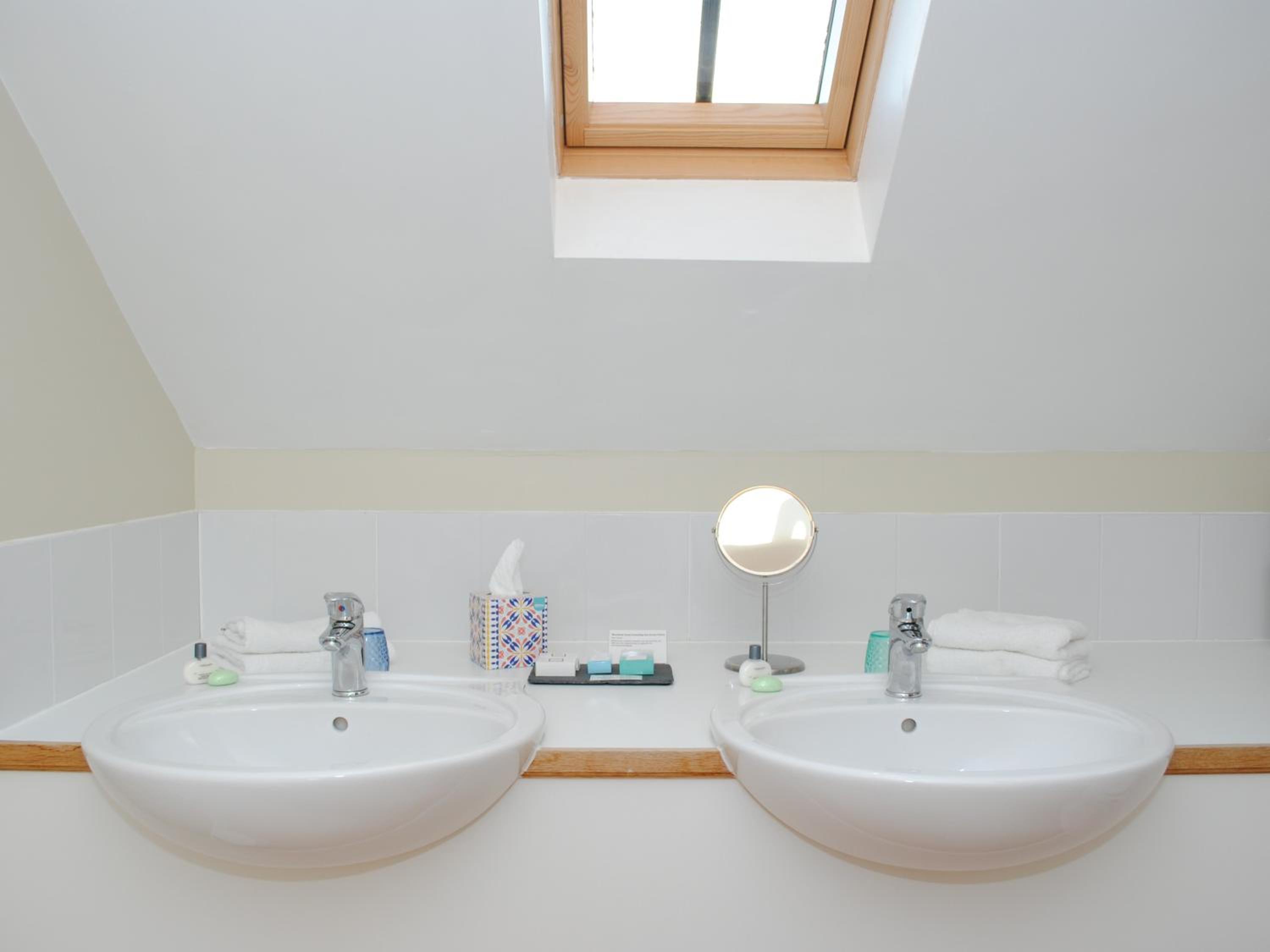 Deluxe Suite - Photo 5