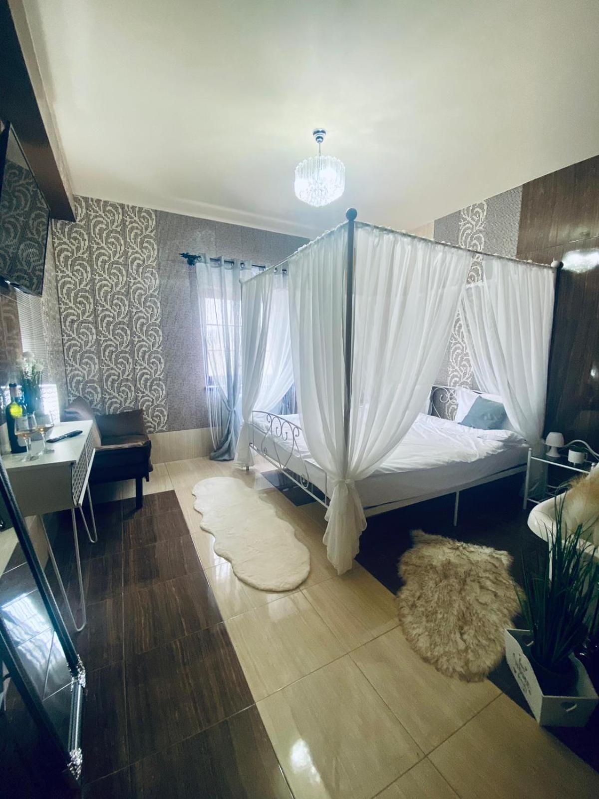 Queen Room with Spa Bath photo 1