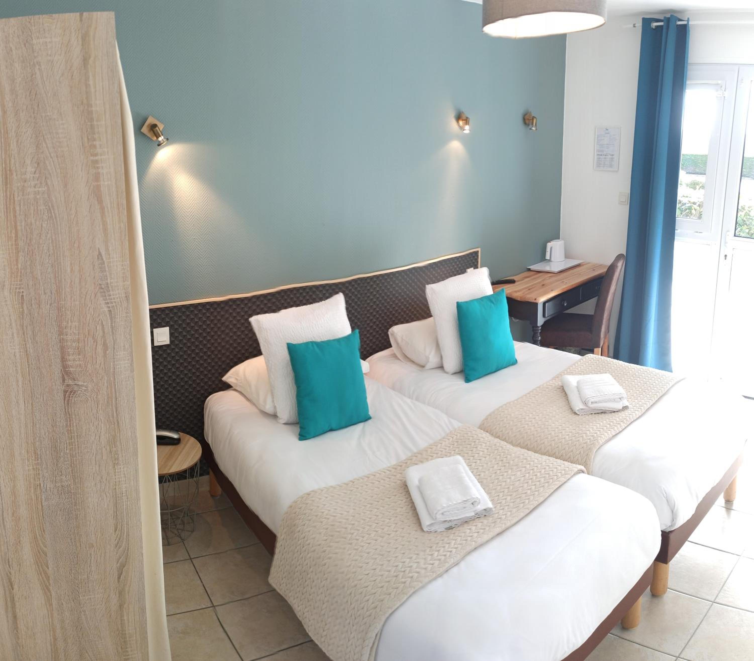 Twin Room - Disability Access photo 2