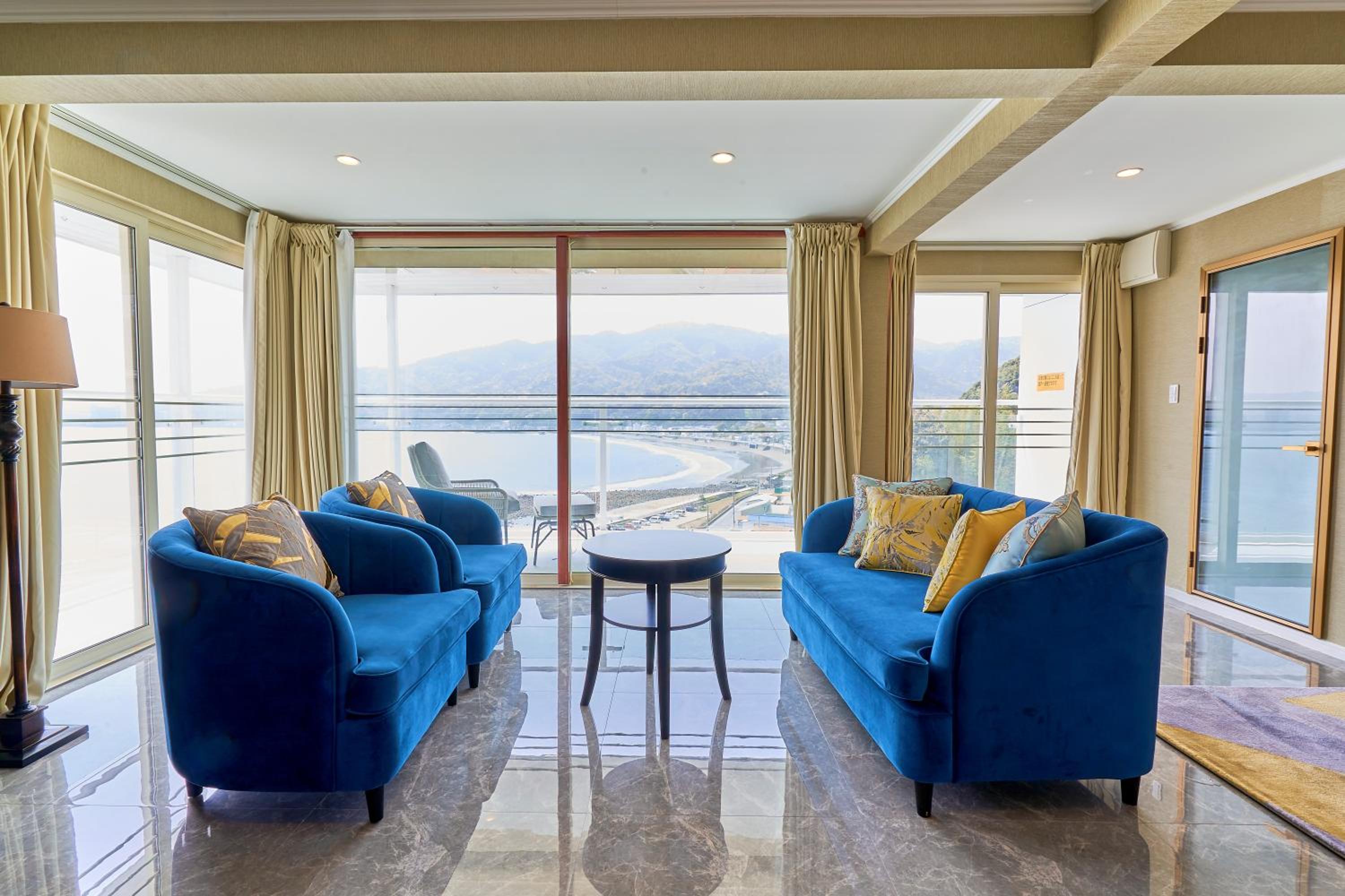 King Room with Sea View - Photo 3