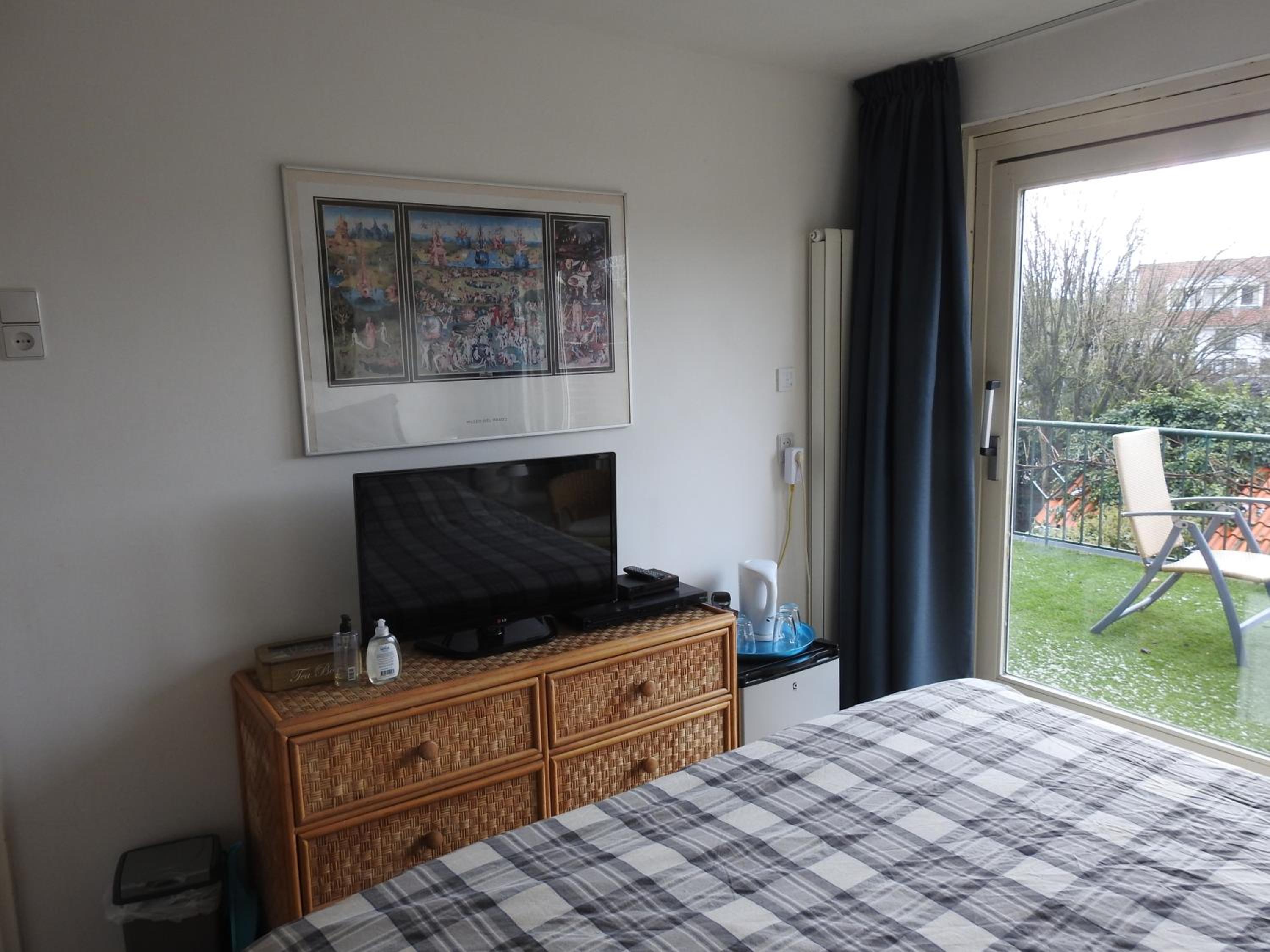 Deluxe Double Room with Balcony - Photo 6