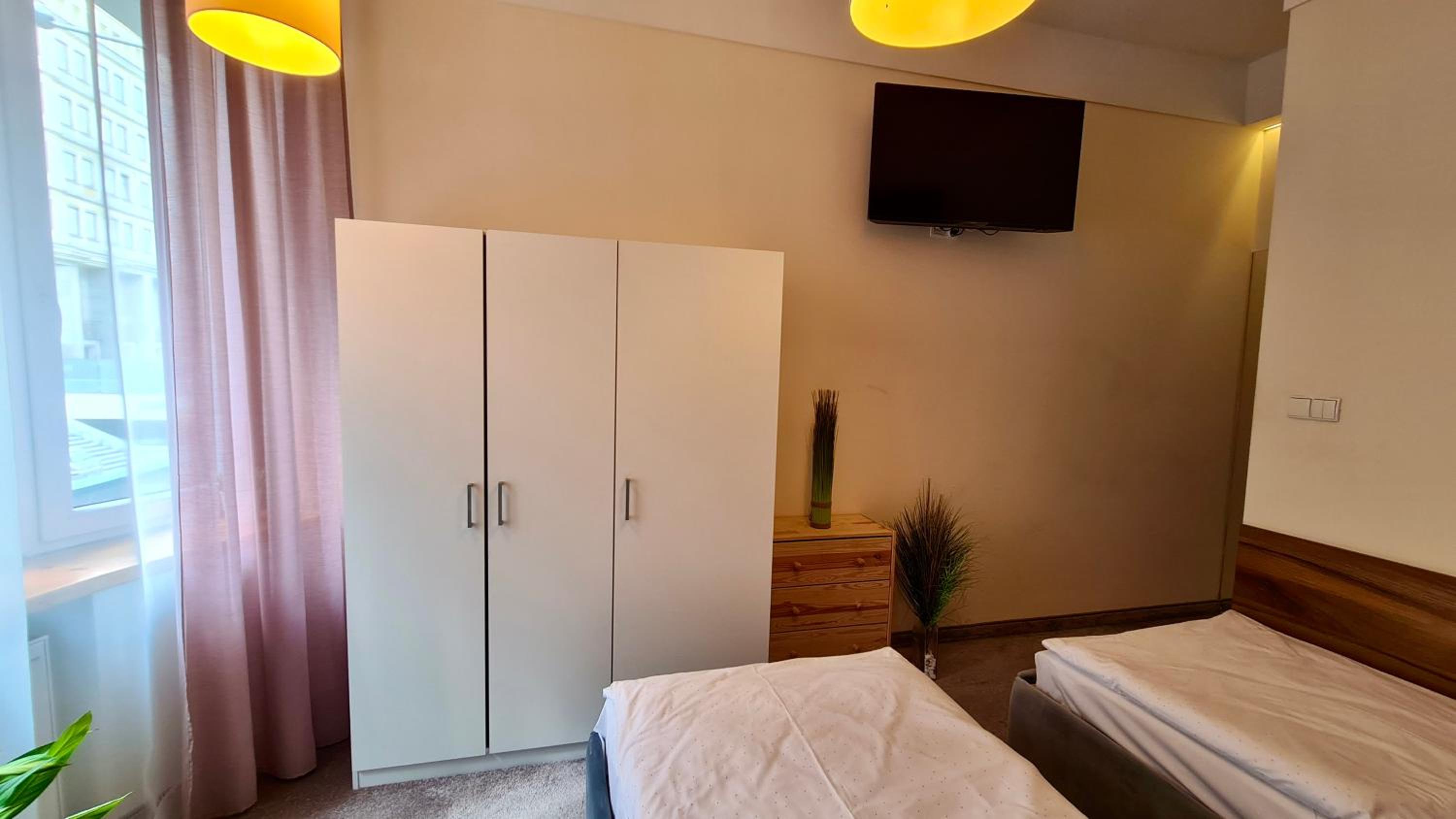 Small Twin Room - Photo 5