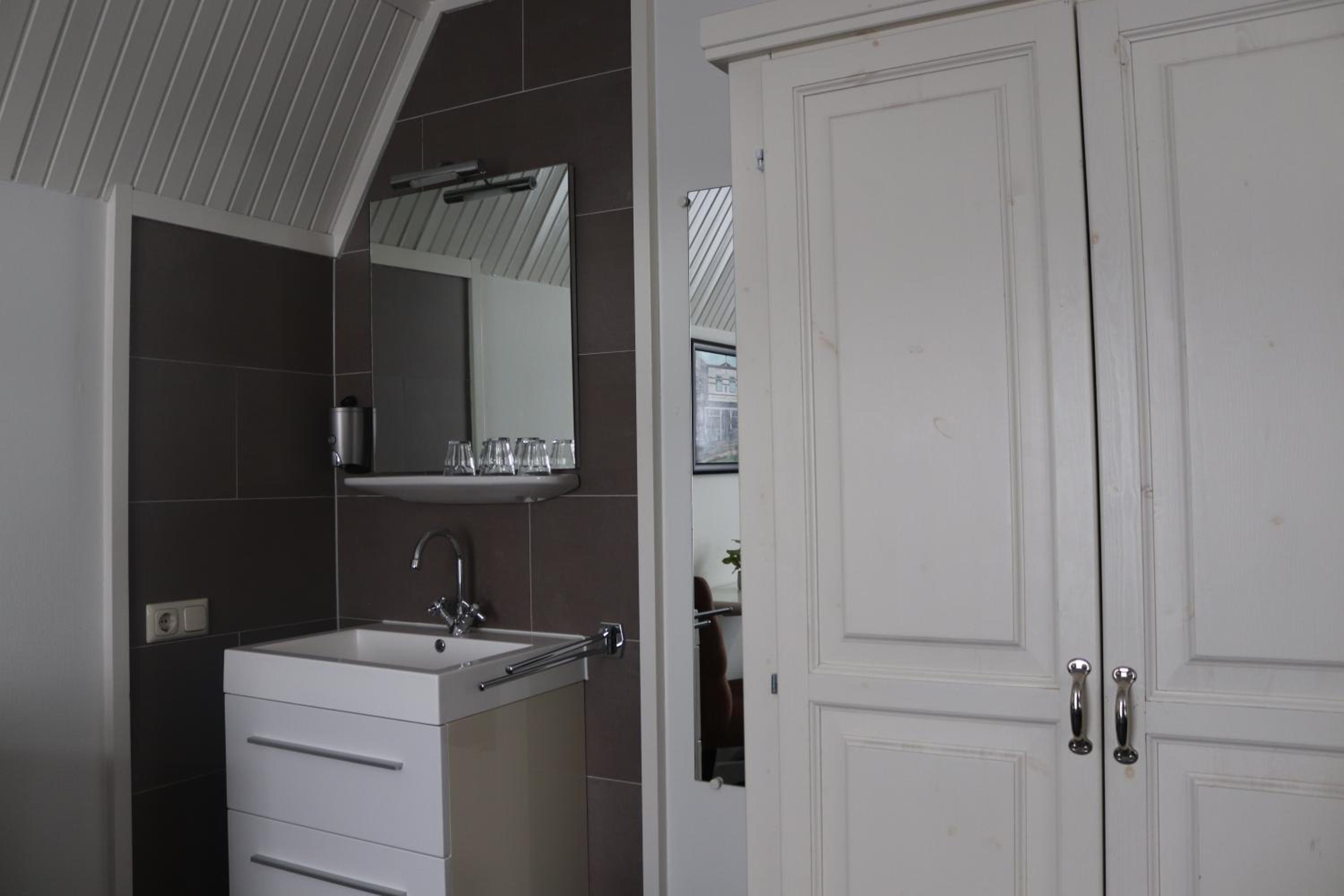Family Room with Private Bathroom photo 2