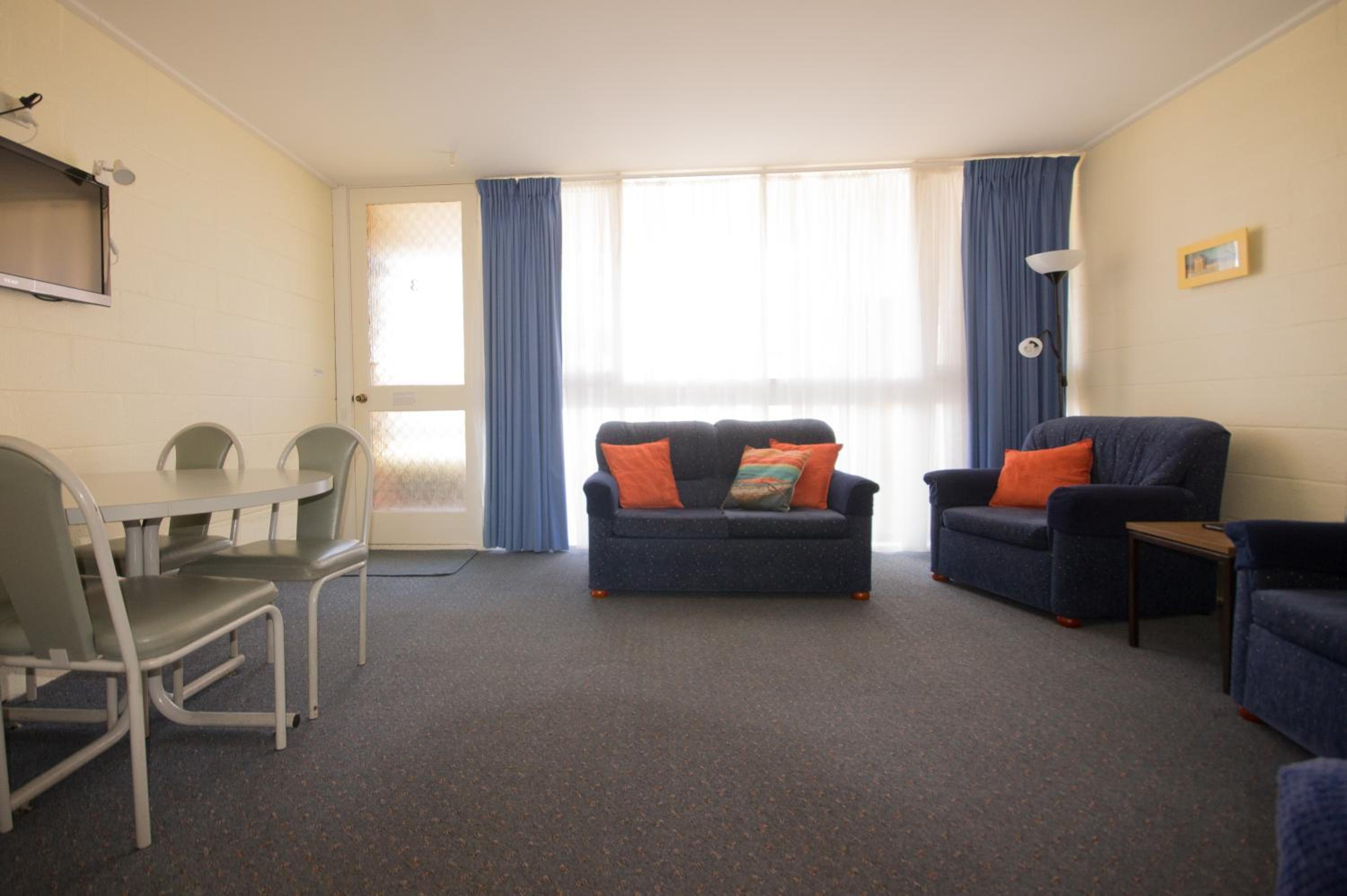 One-Bedroom Apartment (3 Adults) photo 2