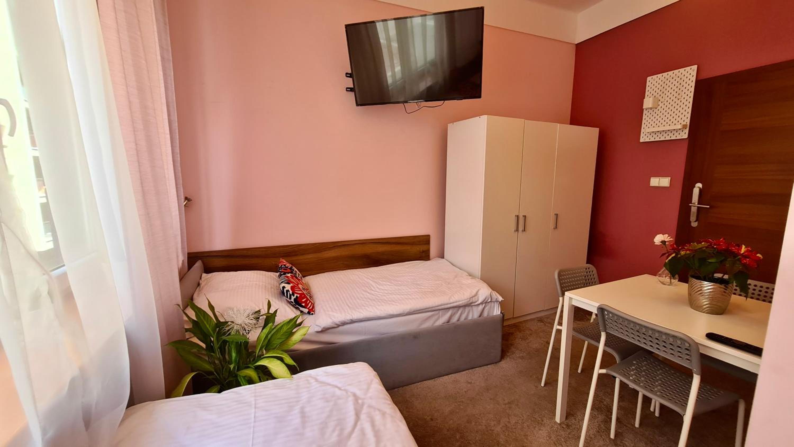 Economy Double Room - Photo 4