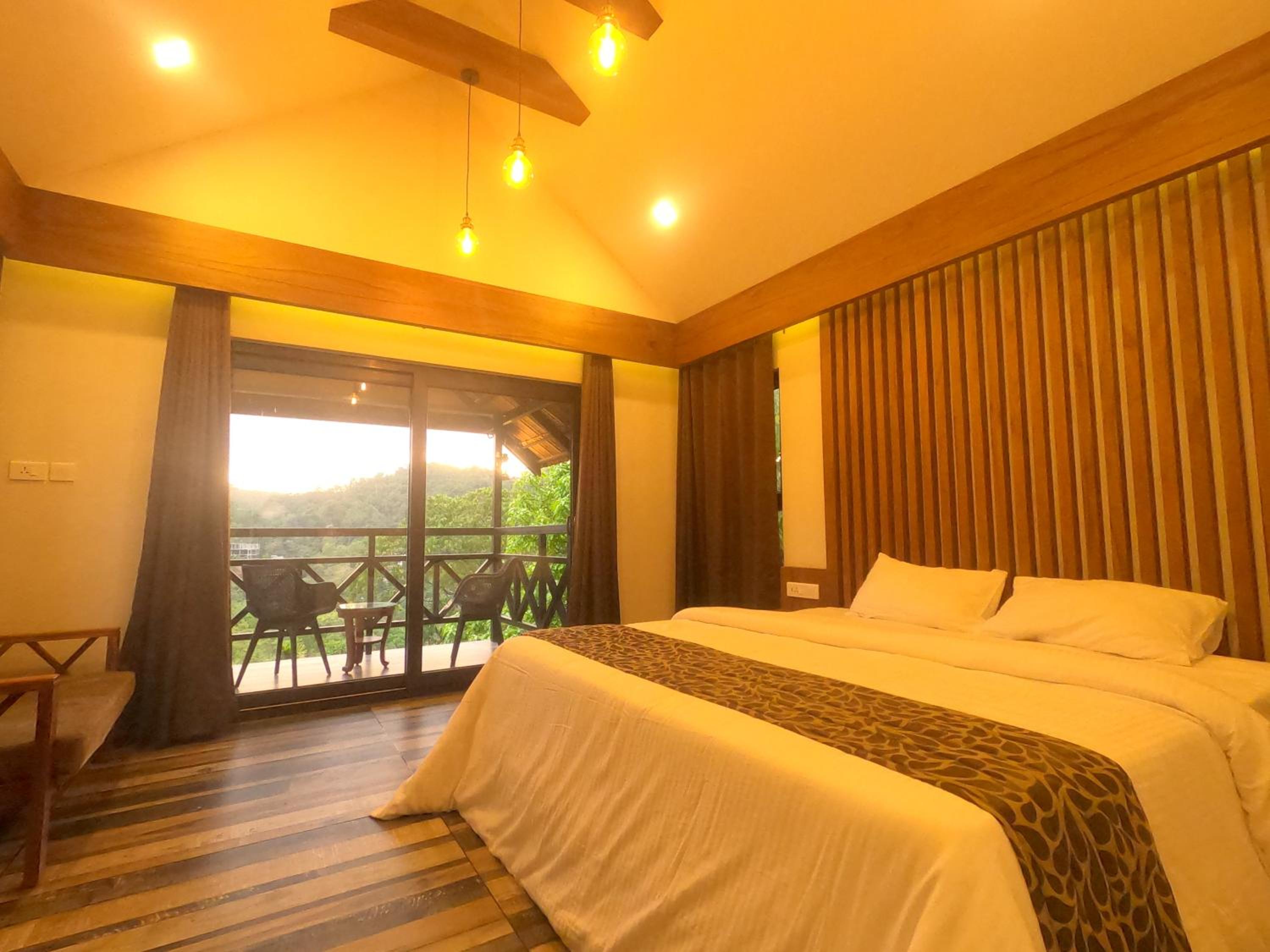 Junior Suite with Balcony - Photo 1