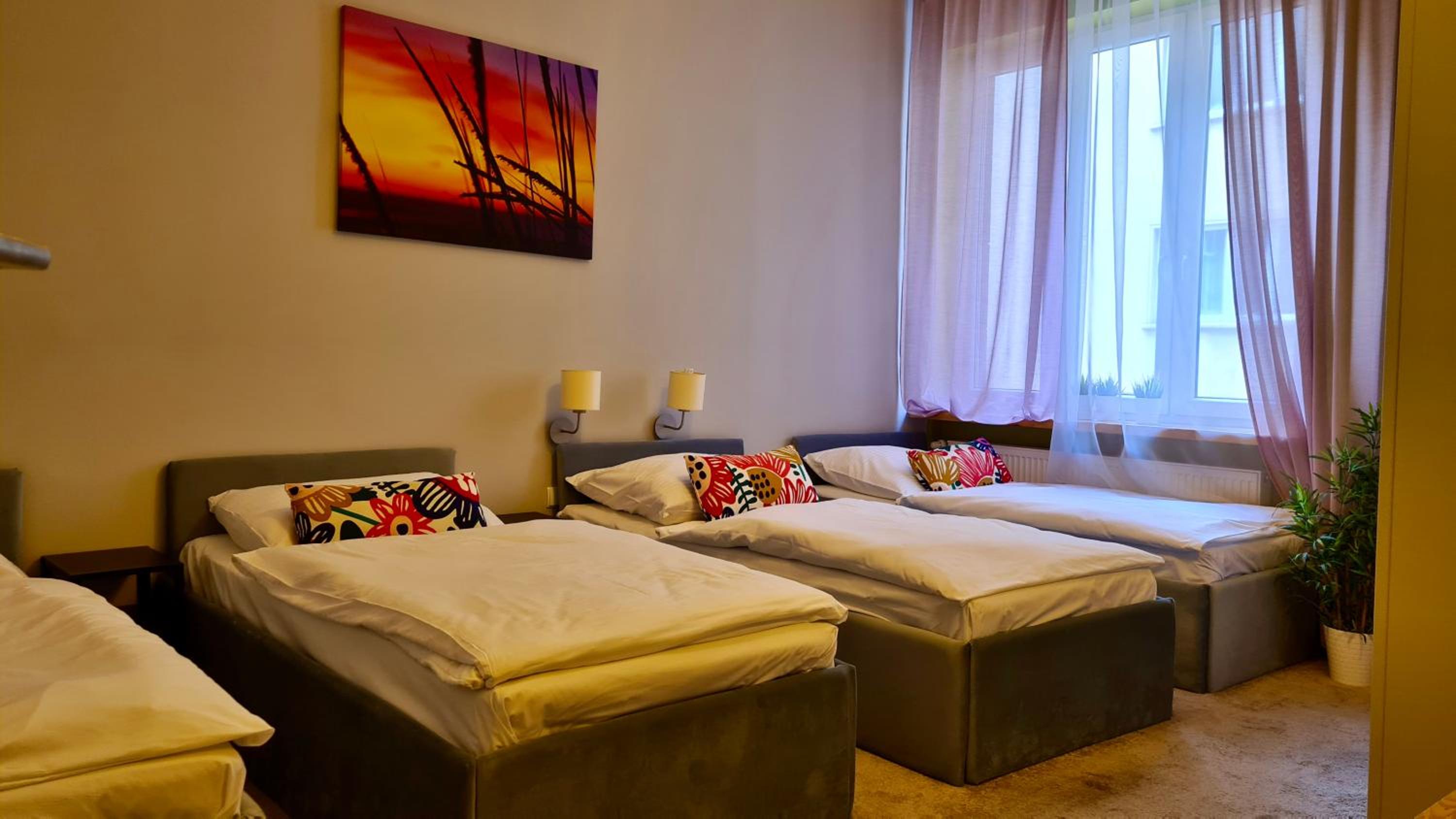 Quadruple Room with Balcony - Photo 5