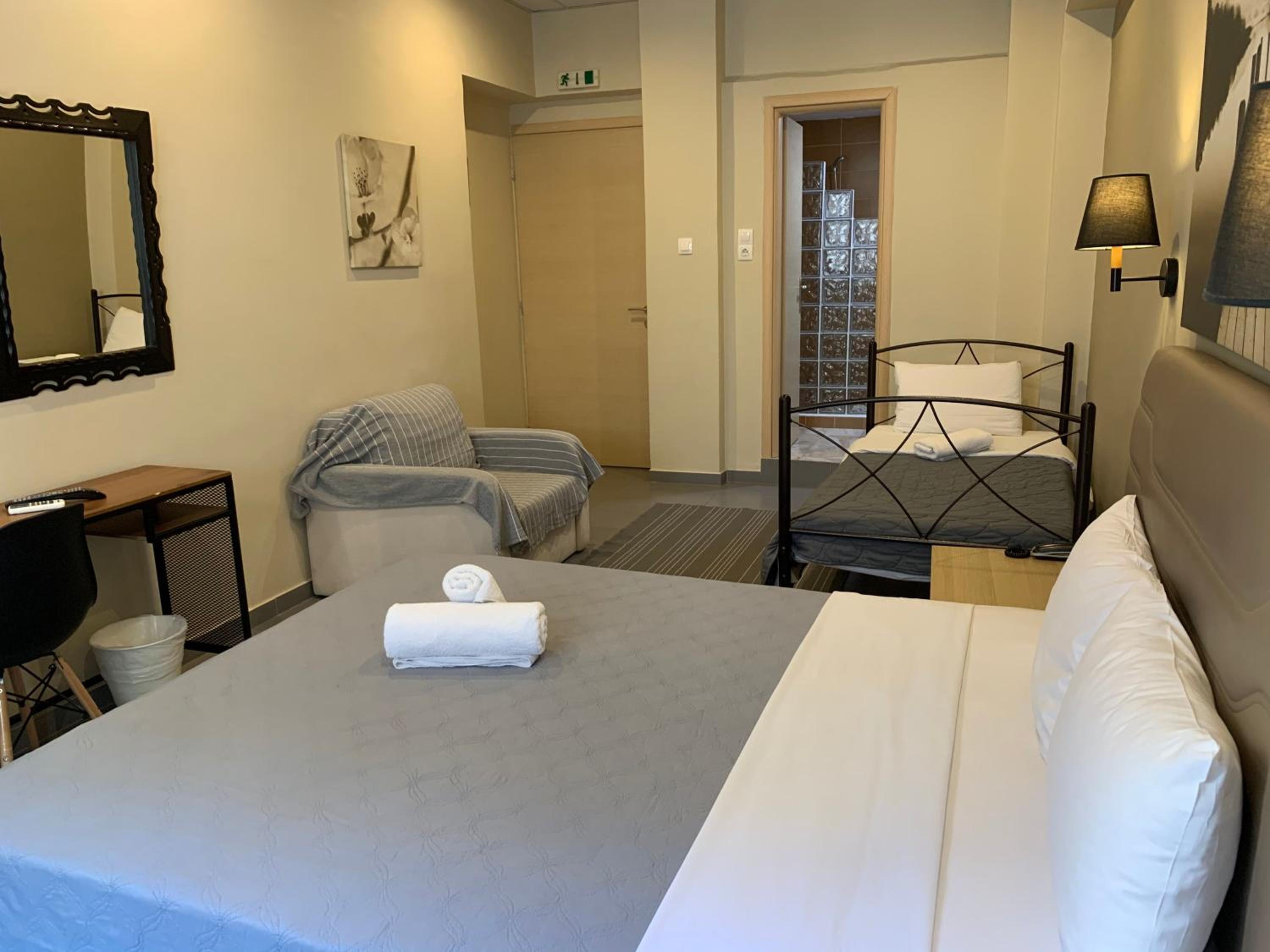 Superior Double Room with Private Bathroom - Photo 1