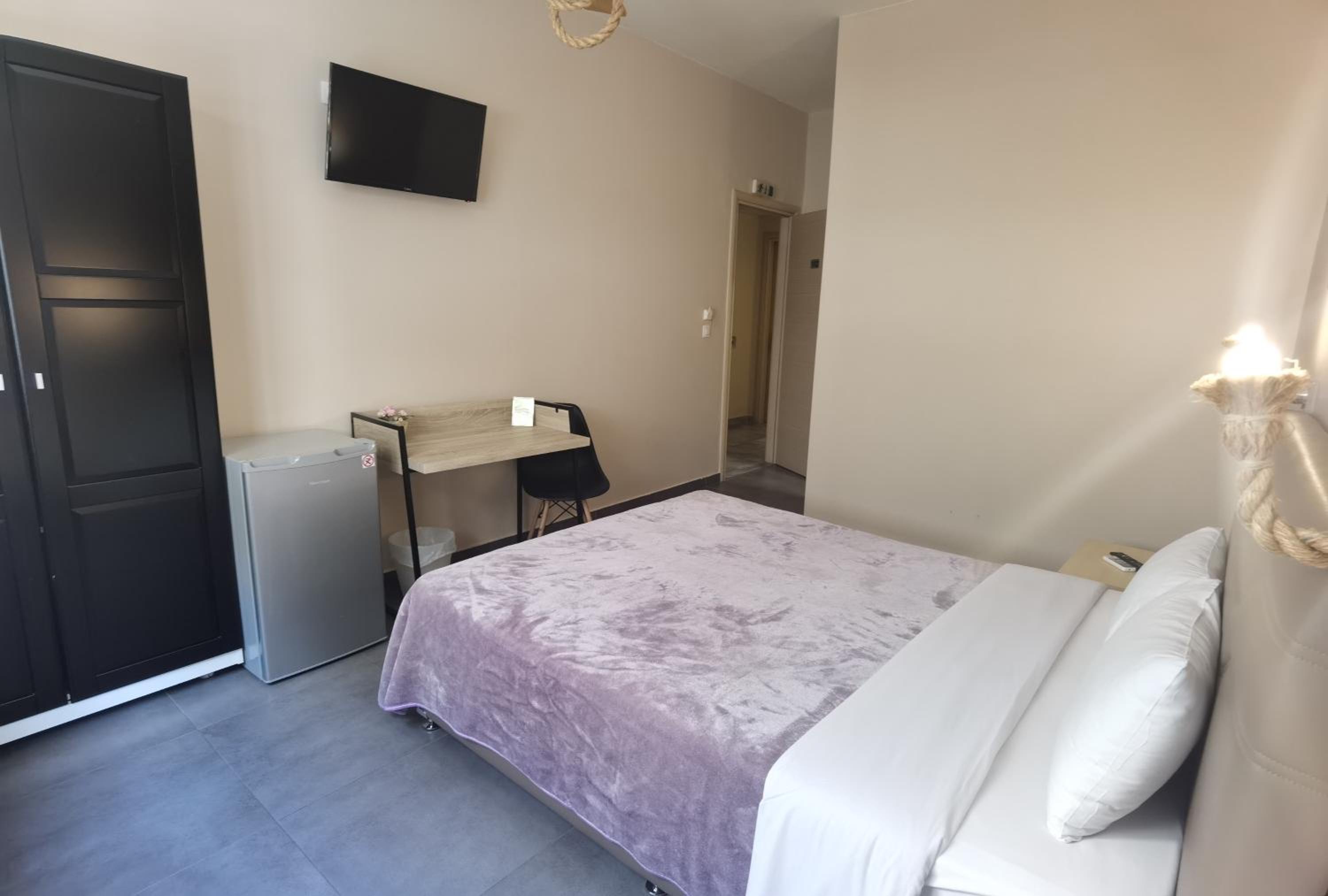 Double Room with Private Bathroom - Photo 4