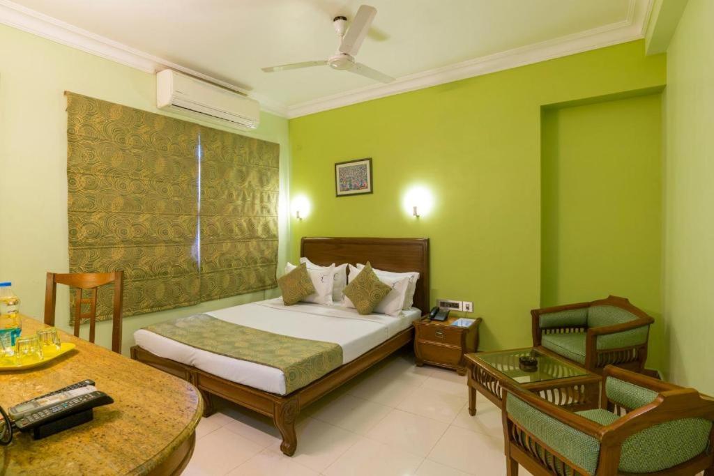 Deluxe Double or Twin Room - Photo 10